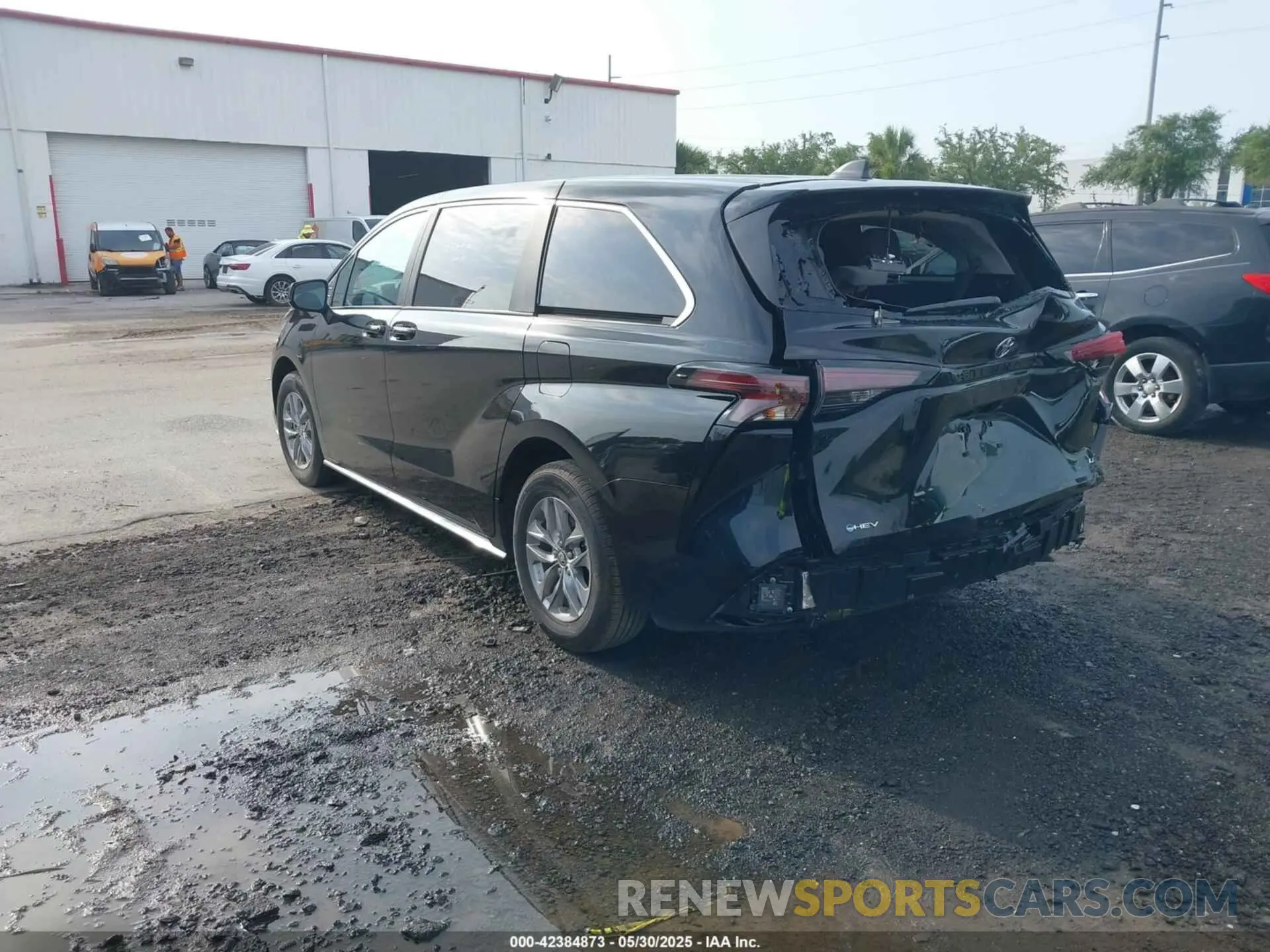3 Photograph of a damaged car 5TDKRKEC0SS237116 TOYOTA SIENNA 2025