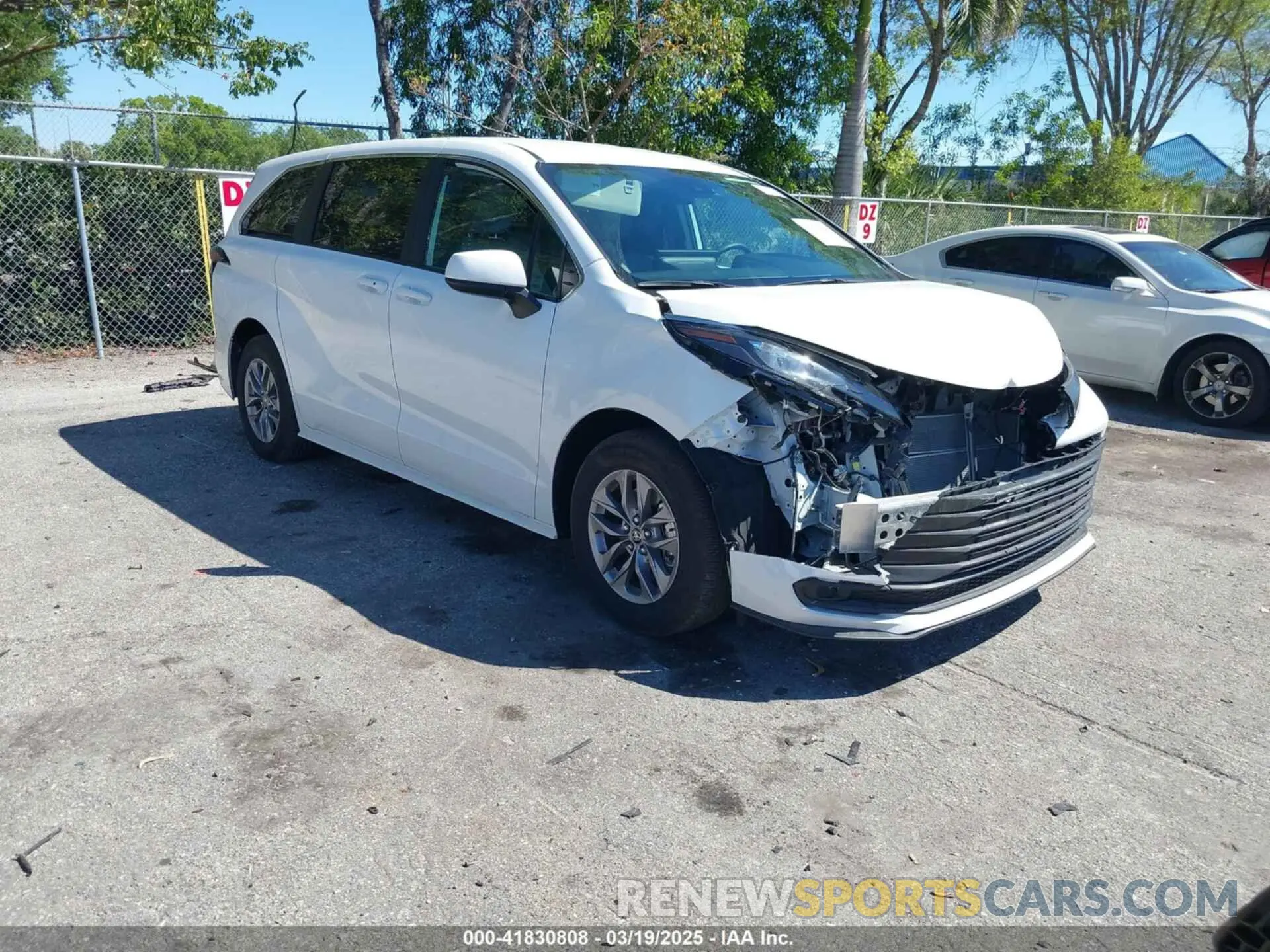 1 Photograph of a damaged car 5TDKRKEC1SS225251 TOYOTA SIENNA 2025