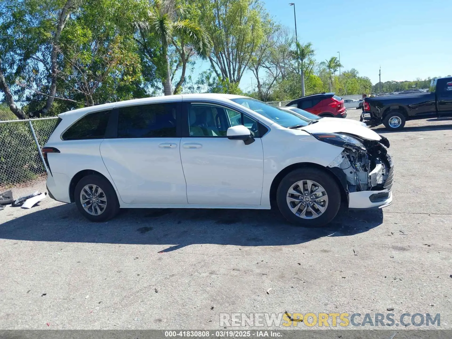 13 Photograph of a damaged car 5TDKRKEC1SS225251 TOYOTA SIENNA 2025
