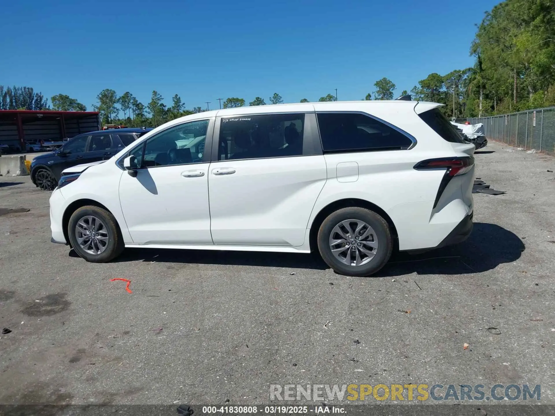 14 Photograph of a damaged car 5TDKRKEC1SS225251 TOYOTA SIENNA 2025
