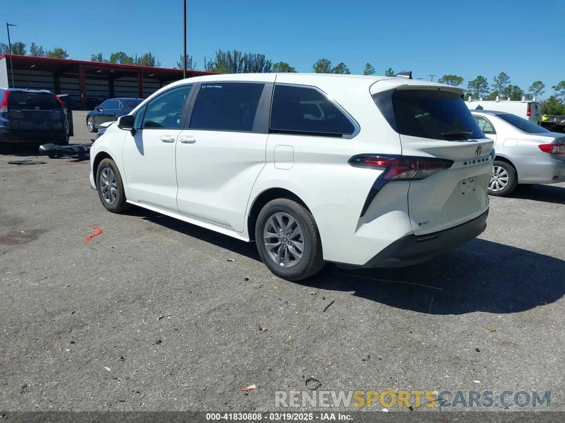 3 Photograph of a damaged car 5TDKRKEC1SS225251 TOYOTA SIENNA 2025