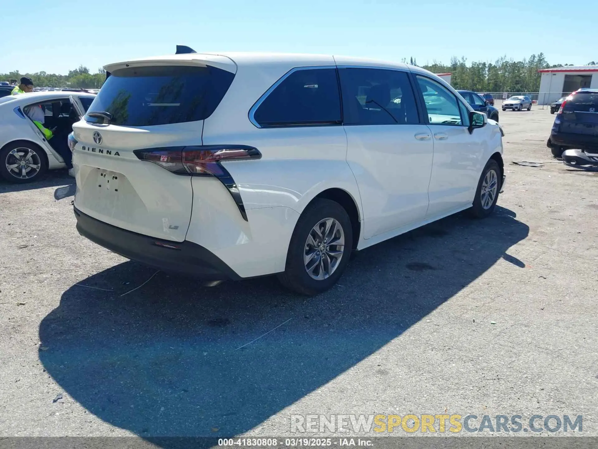 4 Photograph of a damaged car 5TDKRKEC1SS225251 TOYOTA SIENNA 2025