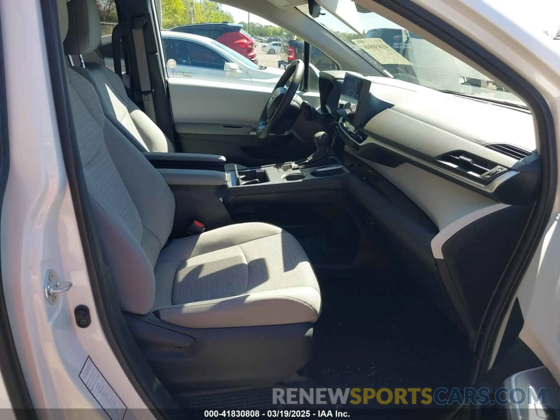 5 Photograph of a damaged car 5TDKRKEC1SS225251 TOYOTA SIENNA 2025