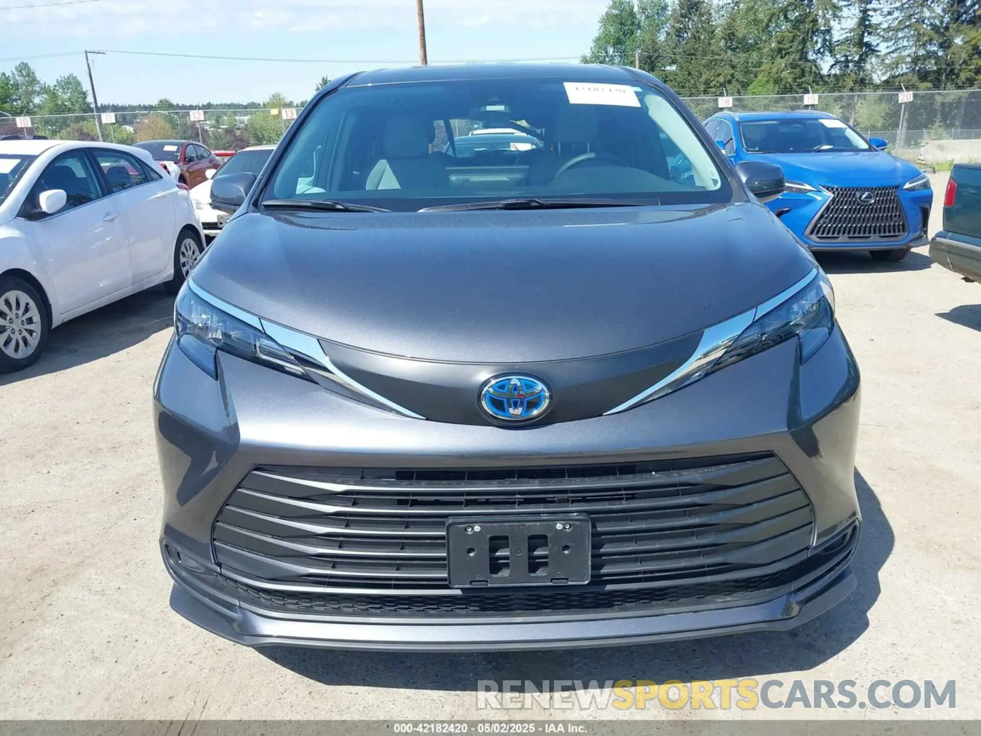 11 Photograph of a damaged car 5TDKRKEC2SS239529 TOYOTA SIENNA 2025