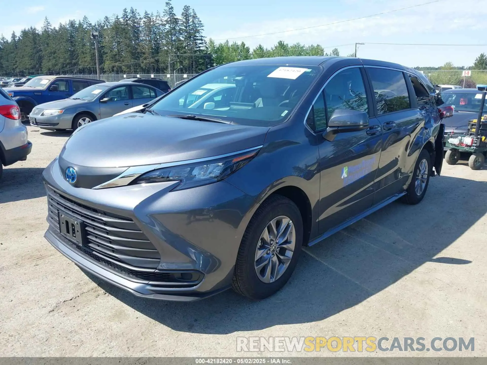 2 Photograph of a damaged car 5TDKRKEC2SS239529 TOYOTA SIENNA 2025