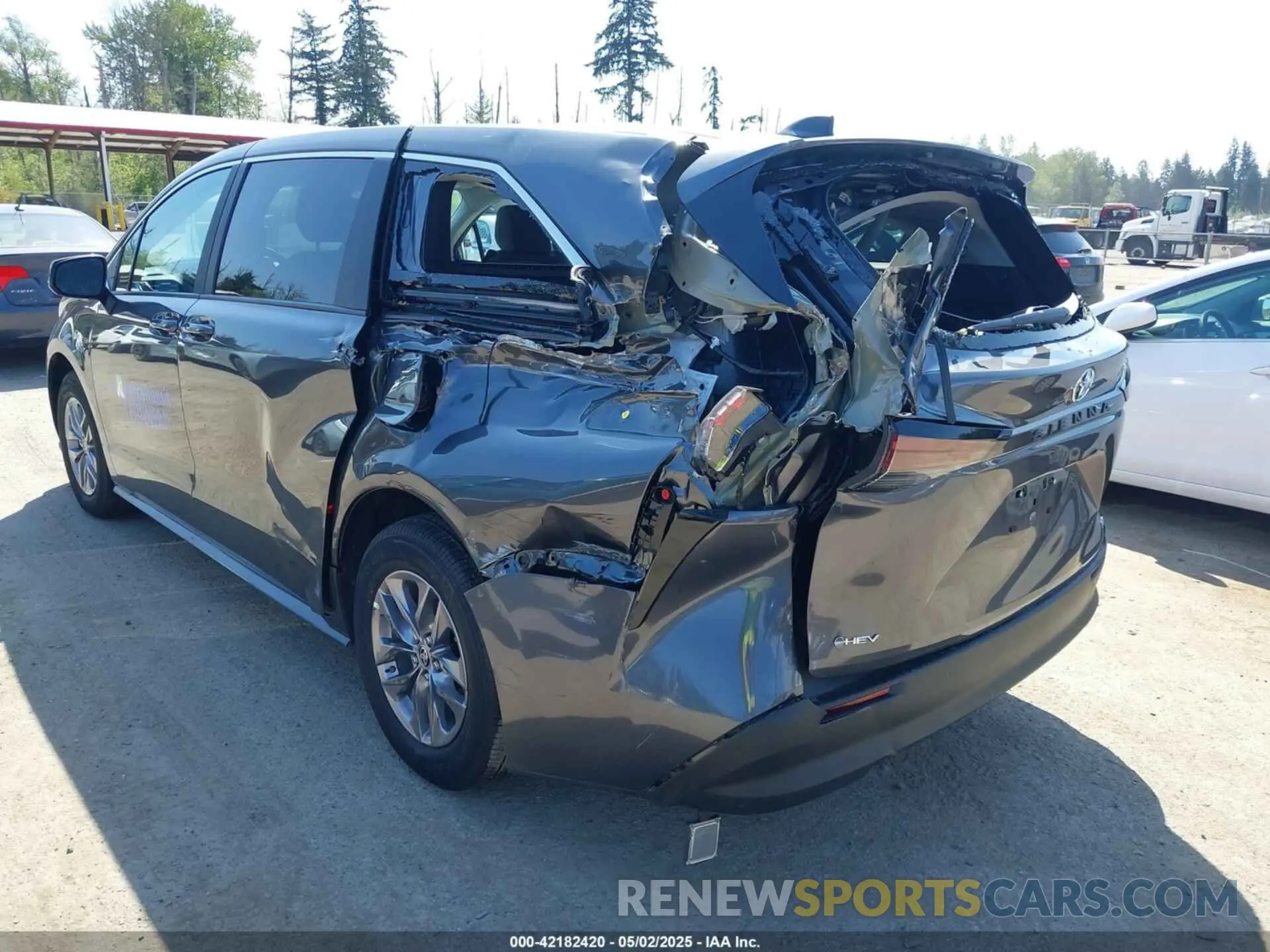 6 Photograph of a damaged car 5TDKRKEC2SS239529 TOYOTA SIENNA 2025