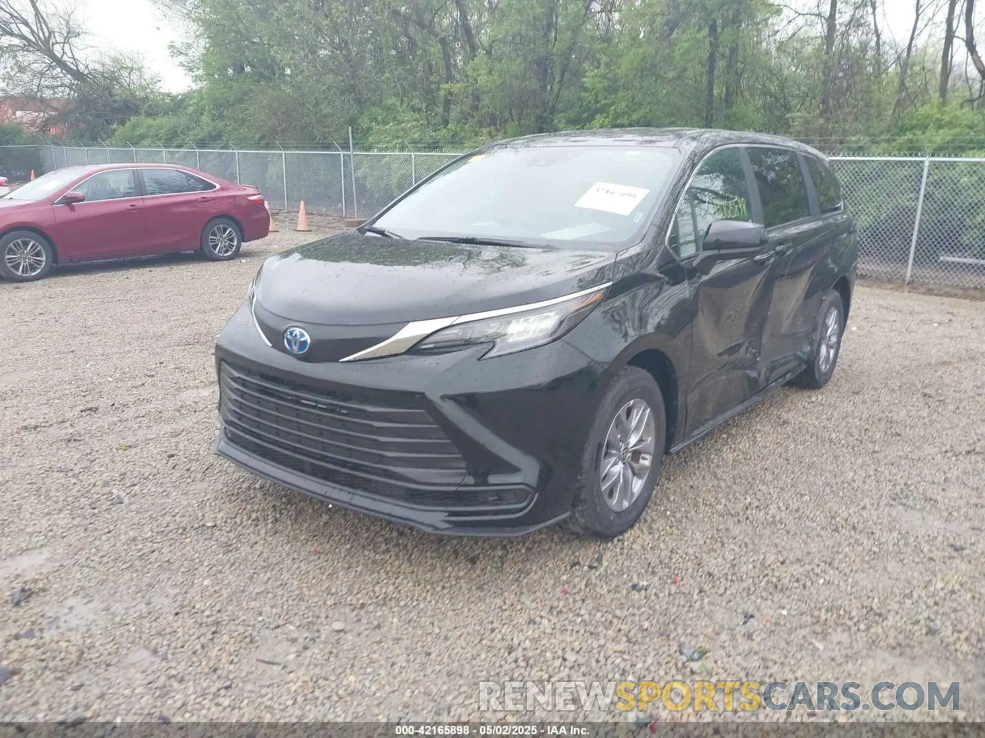 2 Photograph of a damaged car 5TDKRKEC3SS241516 TOYOTA SIENNA 2025
