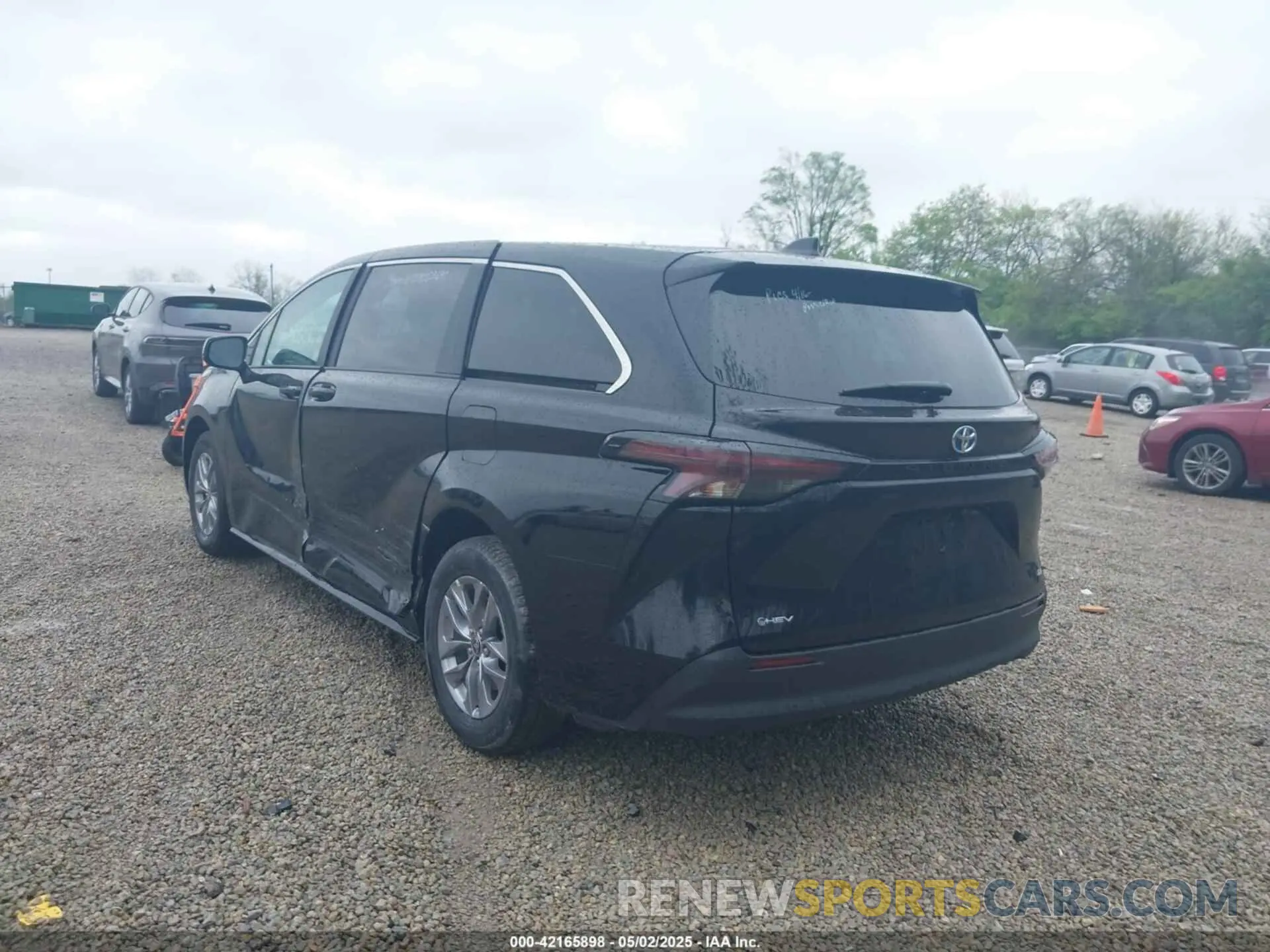 3 Photograph of a damaged car 5TDKRKEC3SS241516 TOYOTA SIENNA 2025
