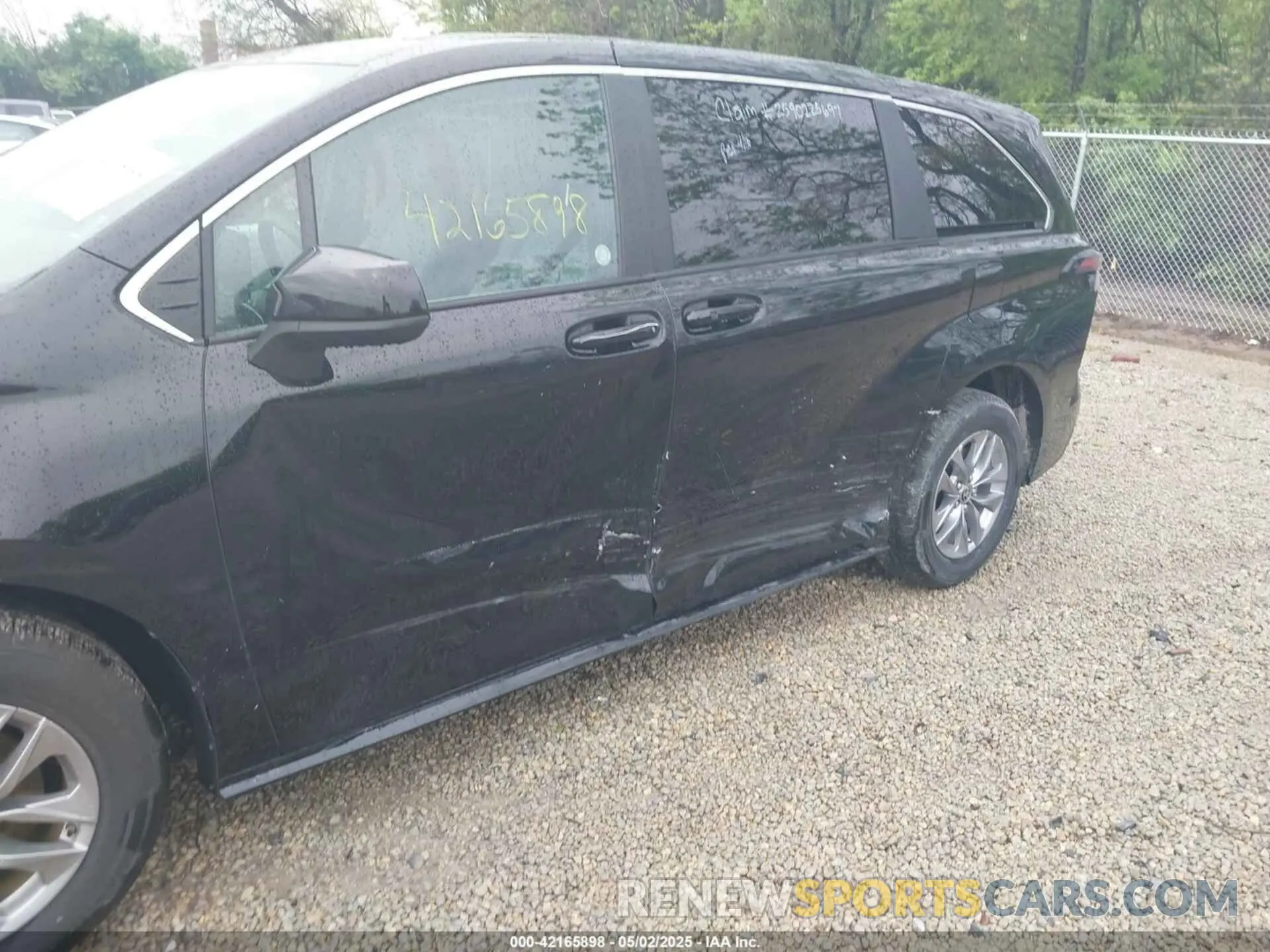 6 Photograph of a damaged car 5TDKRKEC3SS241516 TOYOTA SIENNA 2025