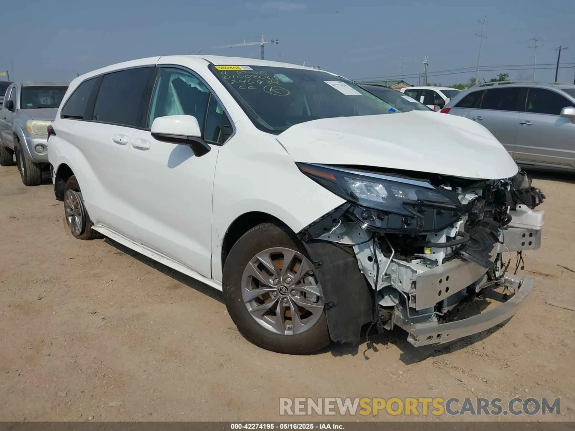 1 Photograph of a damaged car 5TDKRKEC8SS245934 TOYOTA SIENNA 2025