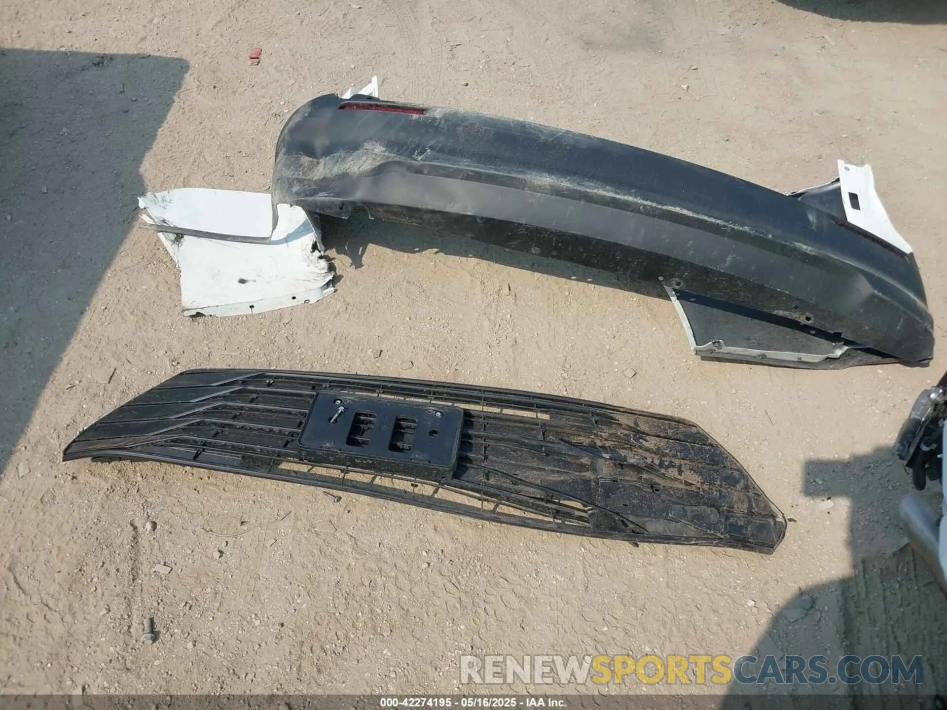 12 Photograph of a damaged car 5TDKRKEC8SS245934 TOYOTA SIENNA 2025