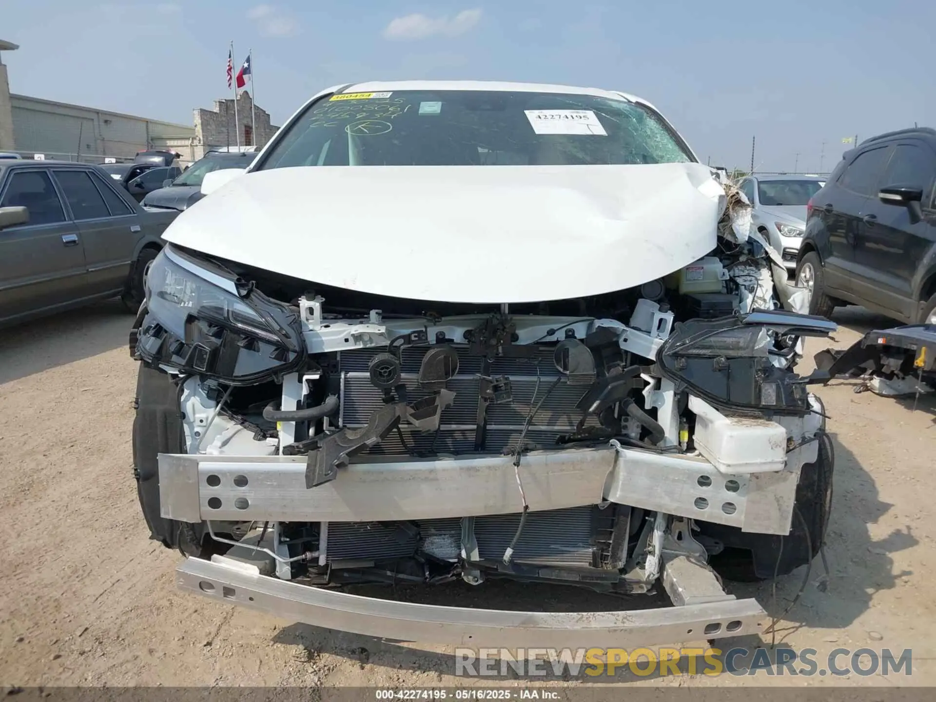 13 Photograph of a damaged car 5TDKRKEC8SS245934 TOYOTA SIENNA 2025