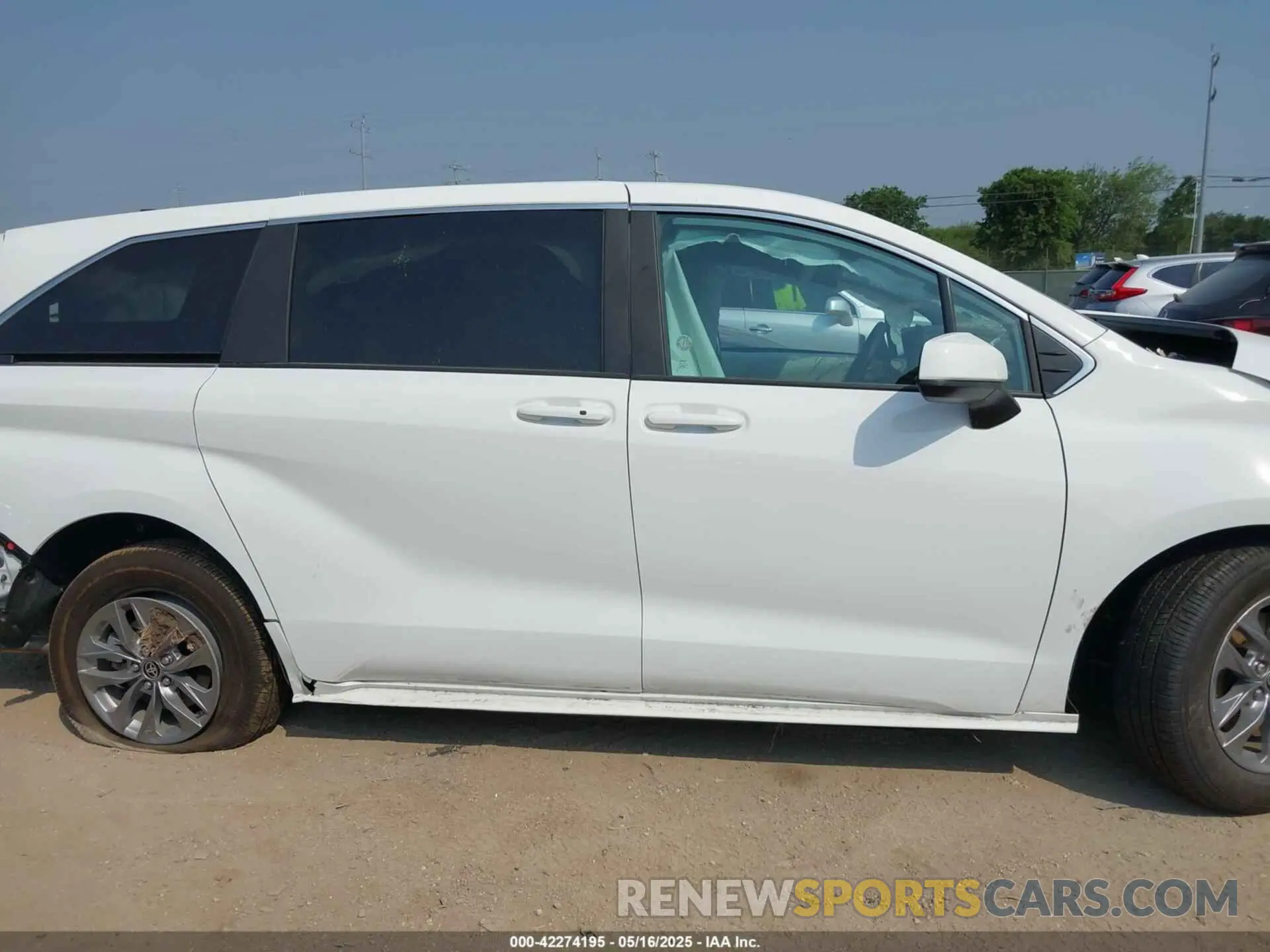 14 Photograph of a damaged car 5TDKRKEC8SS245934 TOYOTA SIENNA 2025