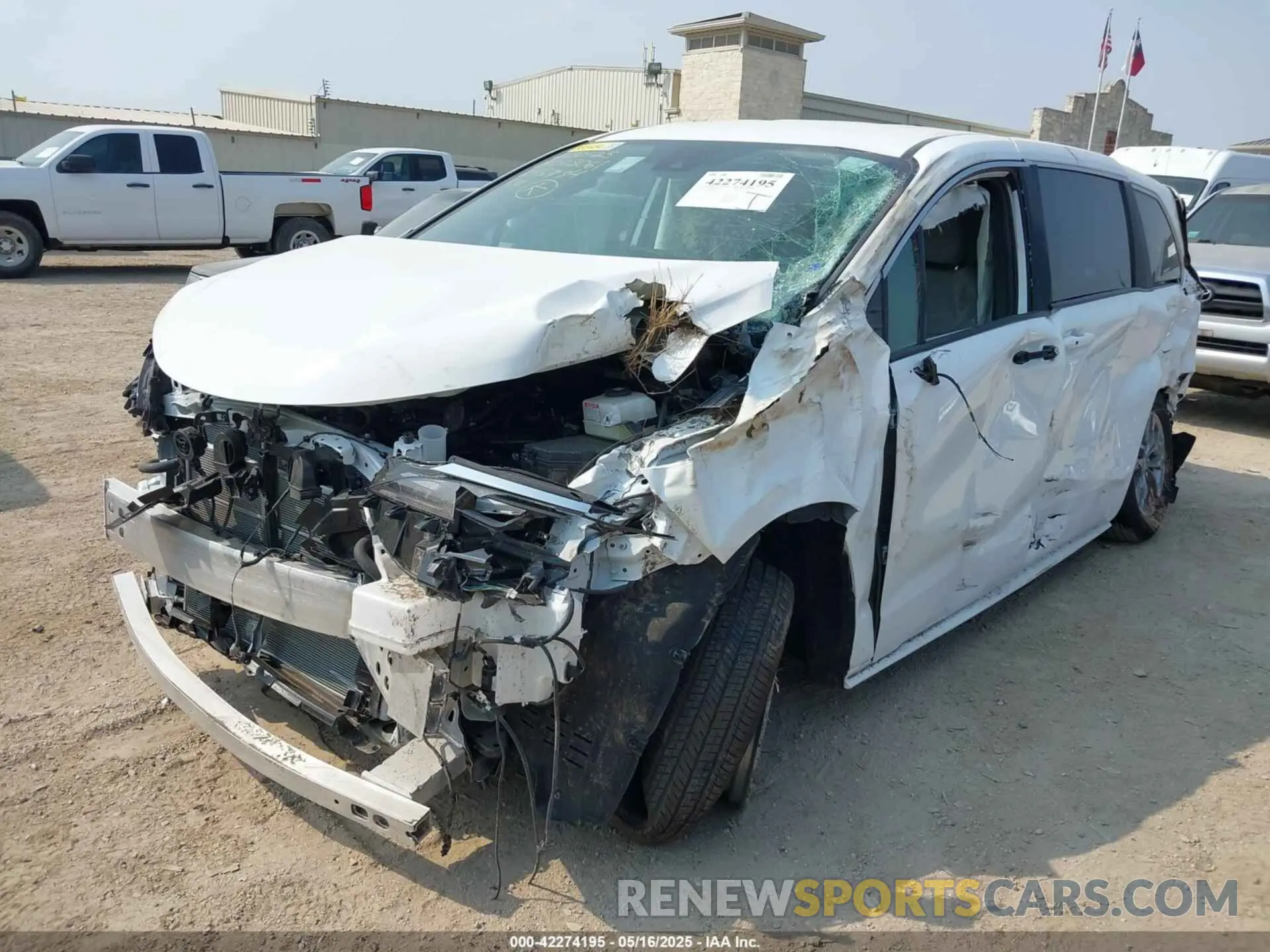 2 Photograph of a damaged car 5TDKRKEC8SS245934 TOYOTA SIENNA 2025