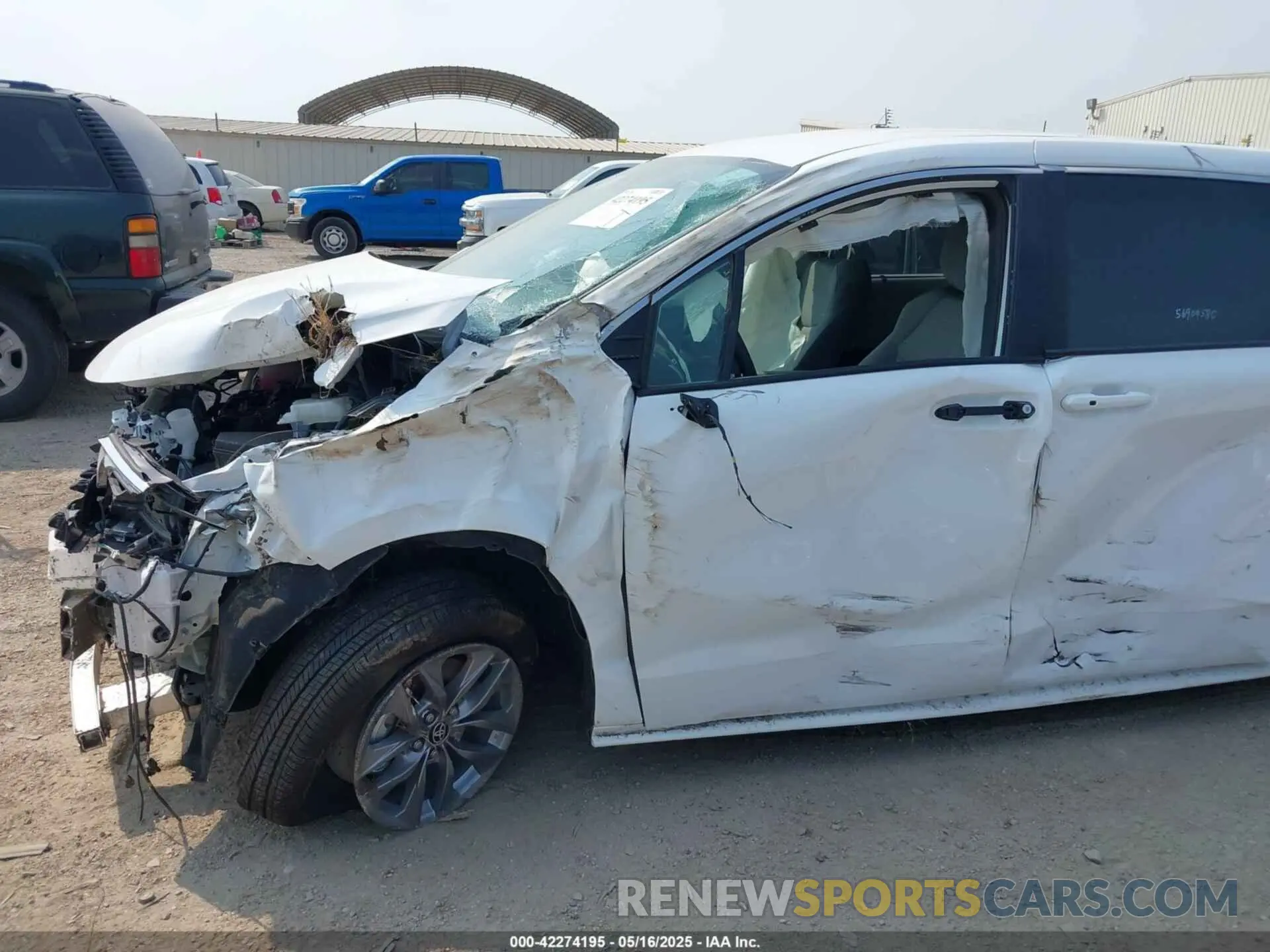6 Photograph of a damaged car 5TDKRKEC8SS245934 TOYOTA SIENNA 2025