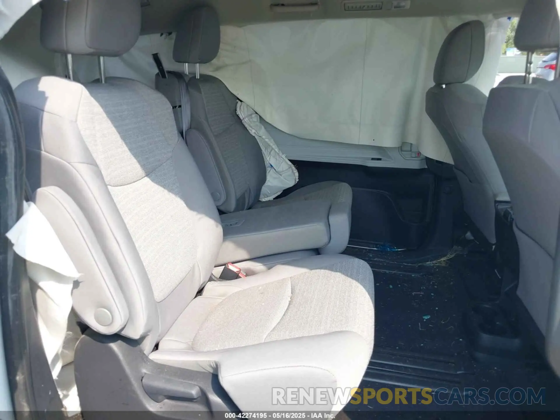 8 Photograph of a damaged car 5TDKRKEC8SS245934 TOYOTA SIENNA 2025