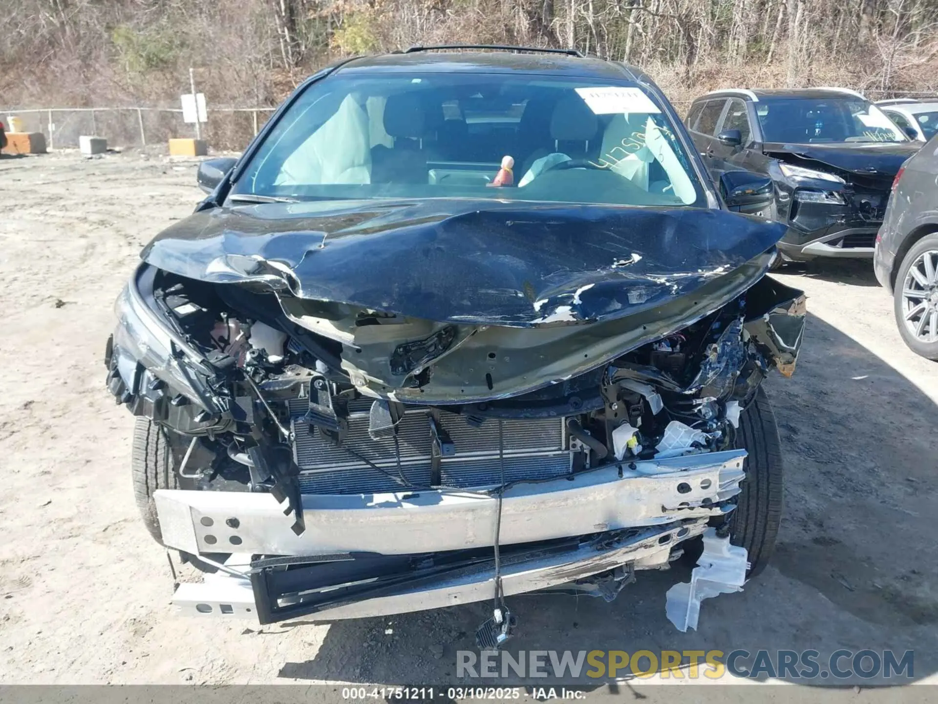 12 Photograph of a damaged car 5TDKSKFC2SS164981 TOYOTA SIENNA 2025