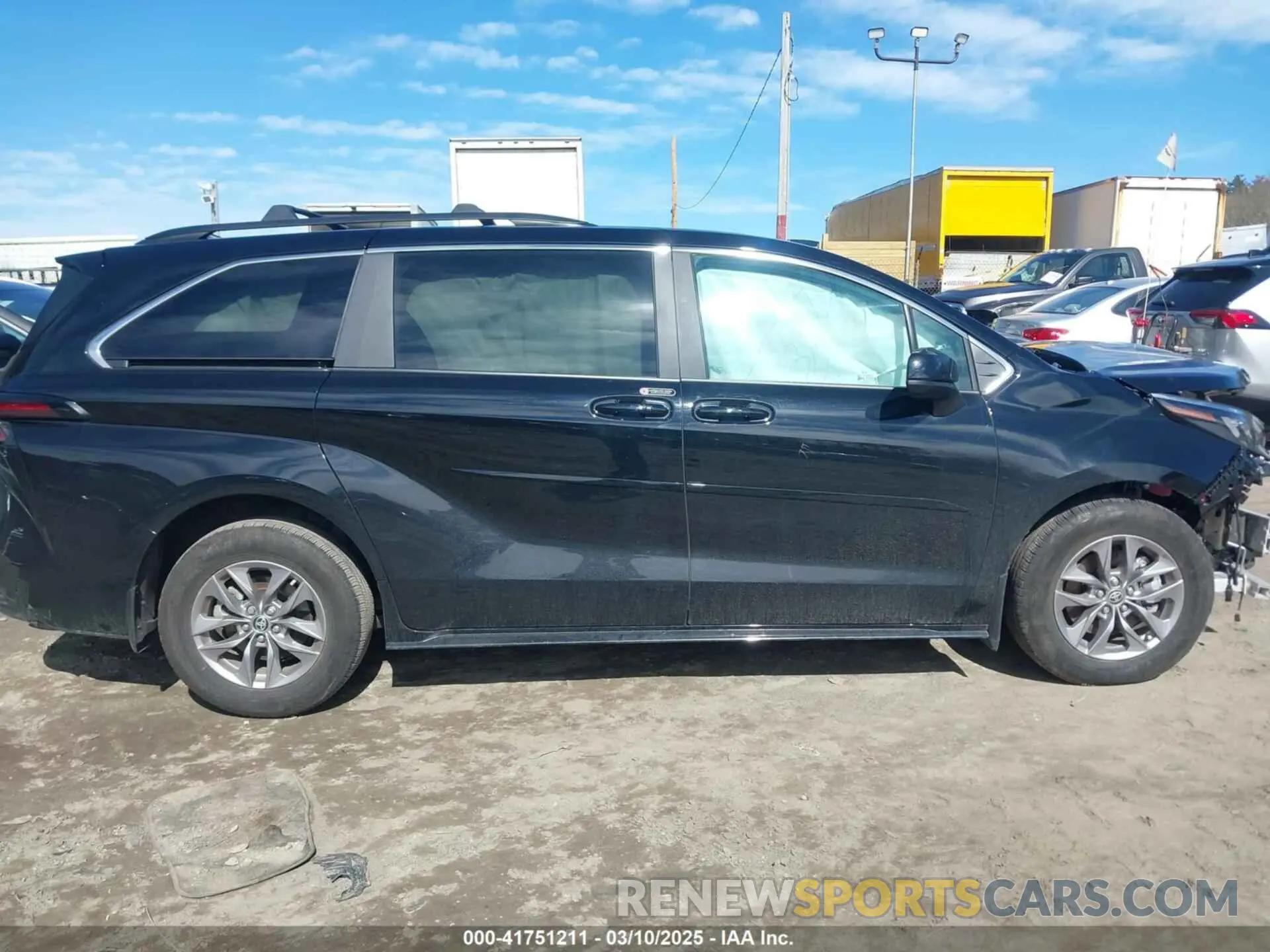 13 Photograph of a damaged car 5TDKSKFC2SS164981 TOYOTA SIENNA 2025