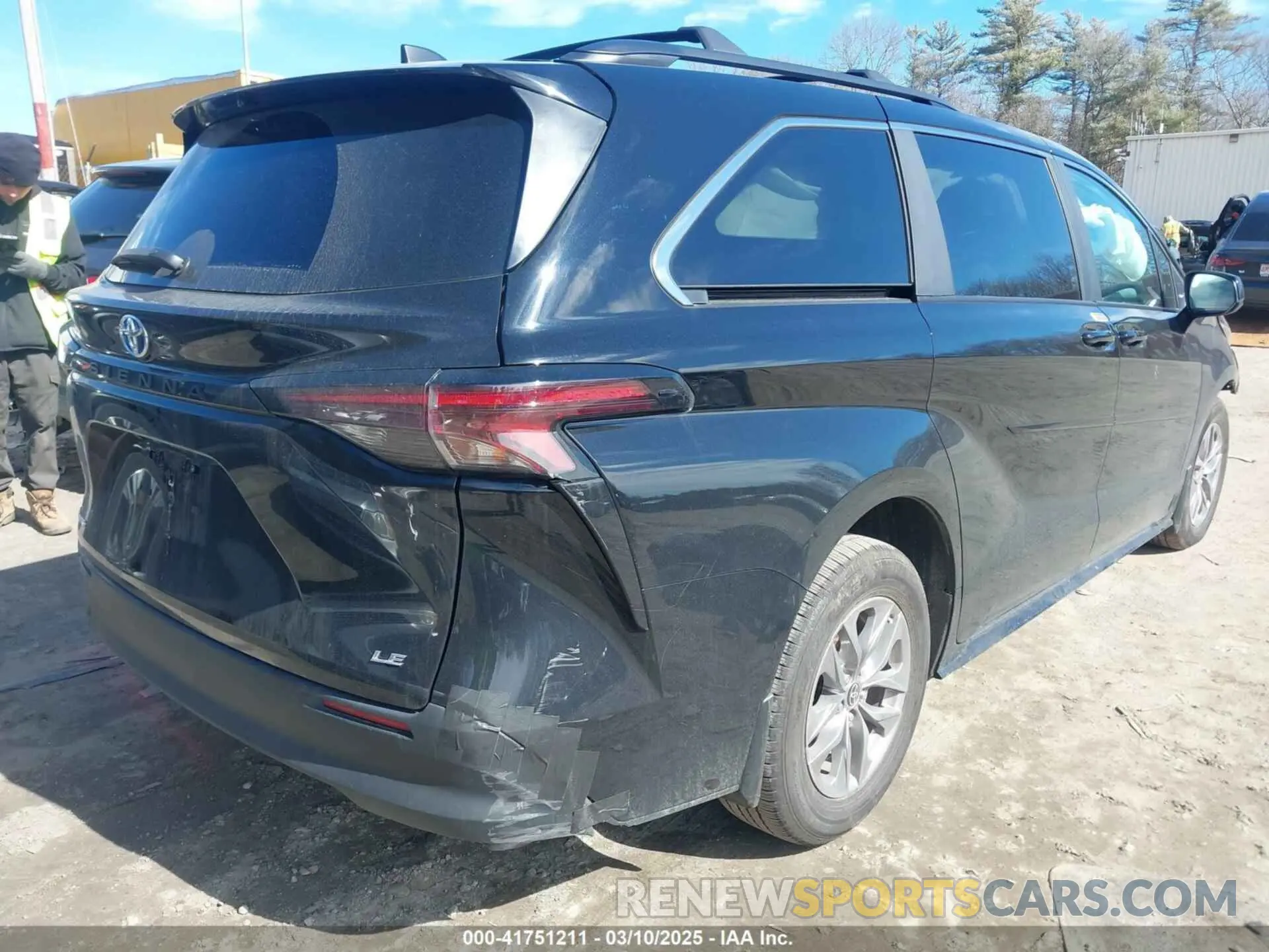 4 Photograph of a damaged car 5TDKSKFC2SS164981 TOYOTA SIENNA 2025
