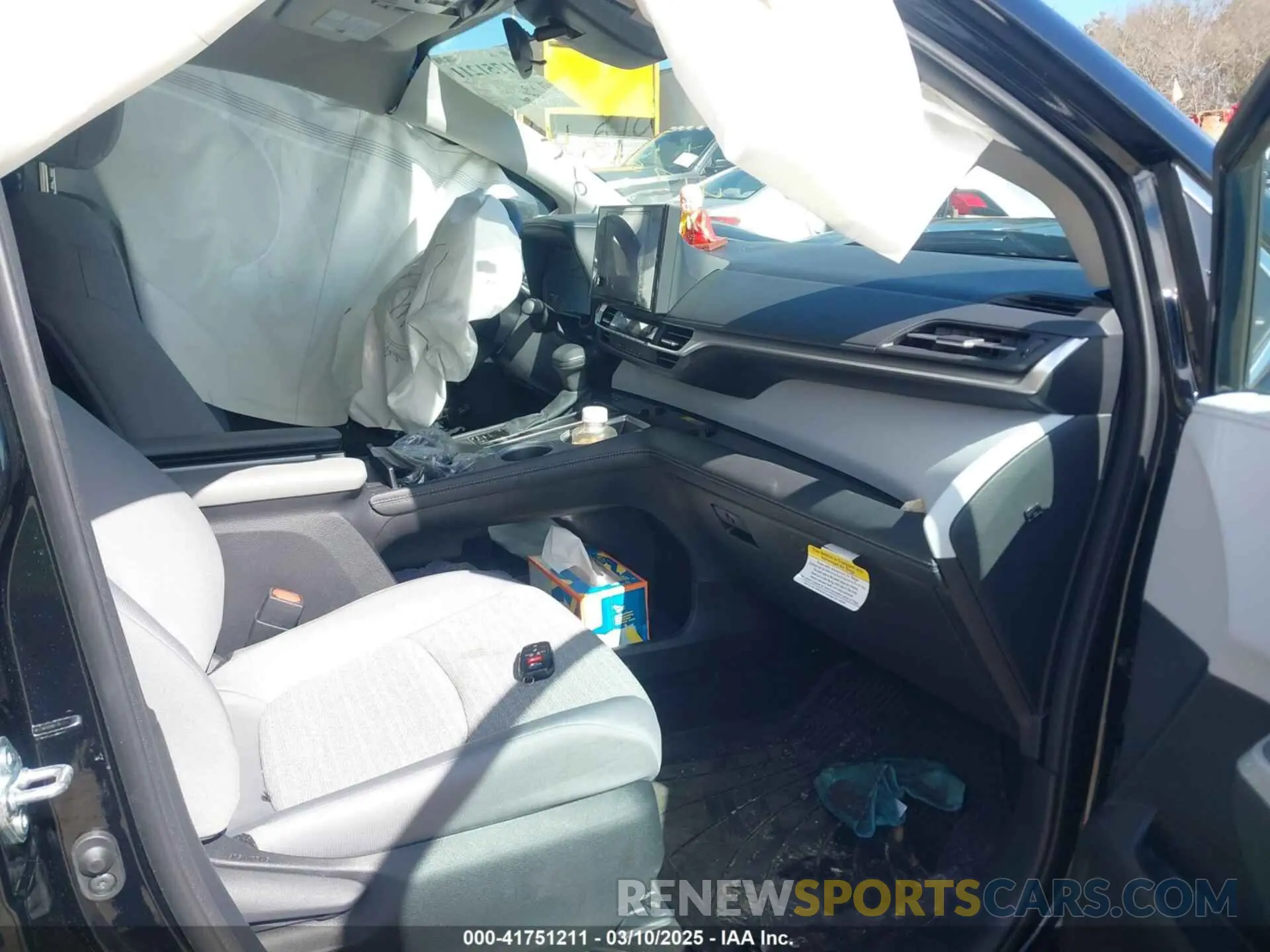 5 Photograph of a damaged car 5TDKSKFC2SS164981 TOYOTA SIENNA 2025