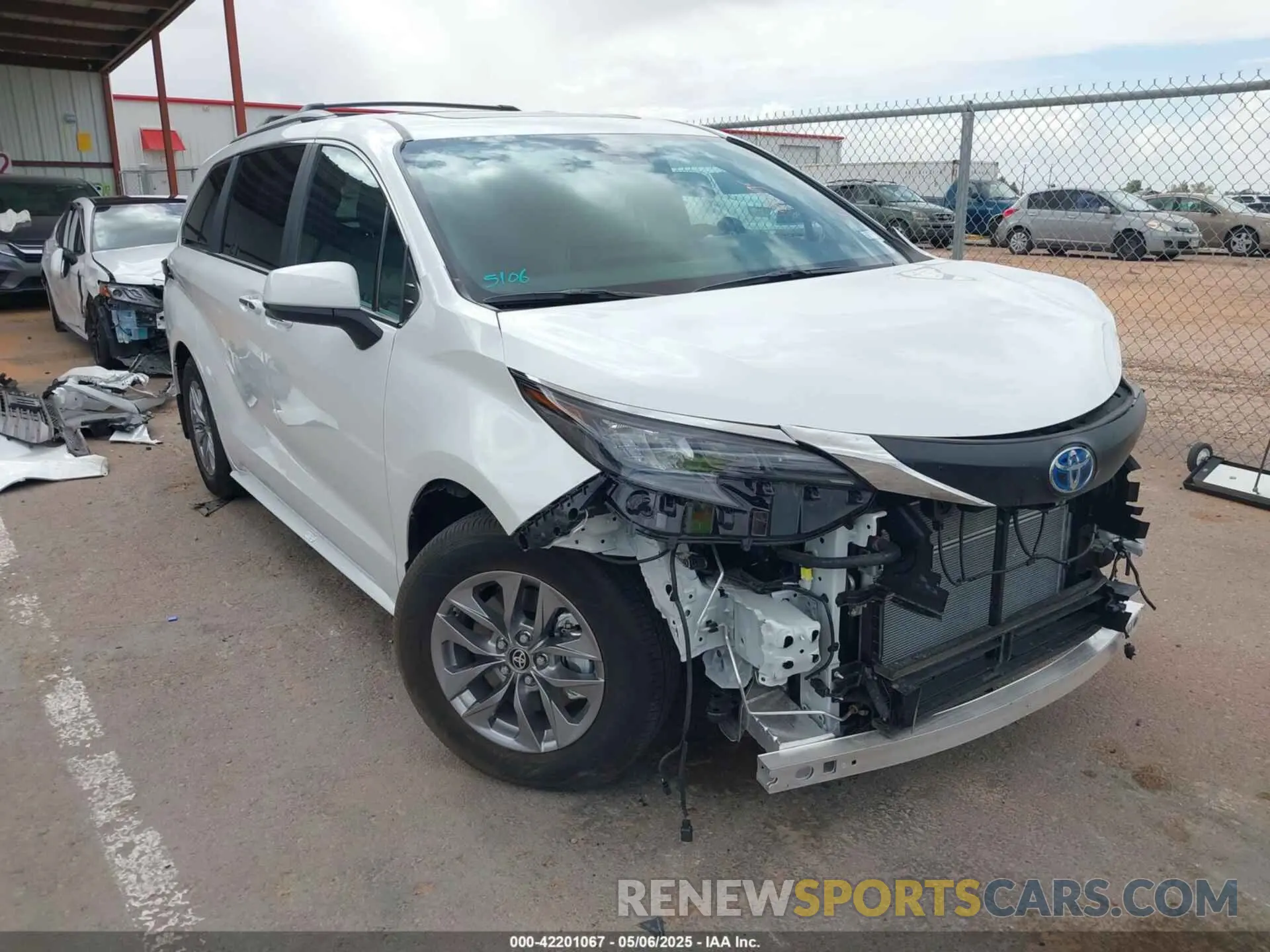 1 Photograph of a damaged car 5TDYRKEC2SS247902 TOYOTA SIENNA 2025