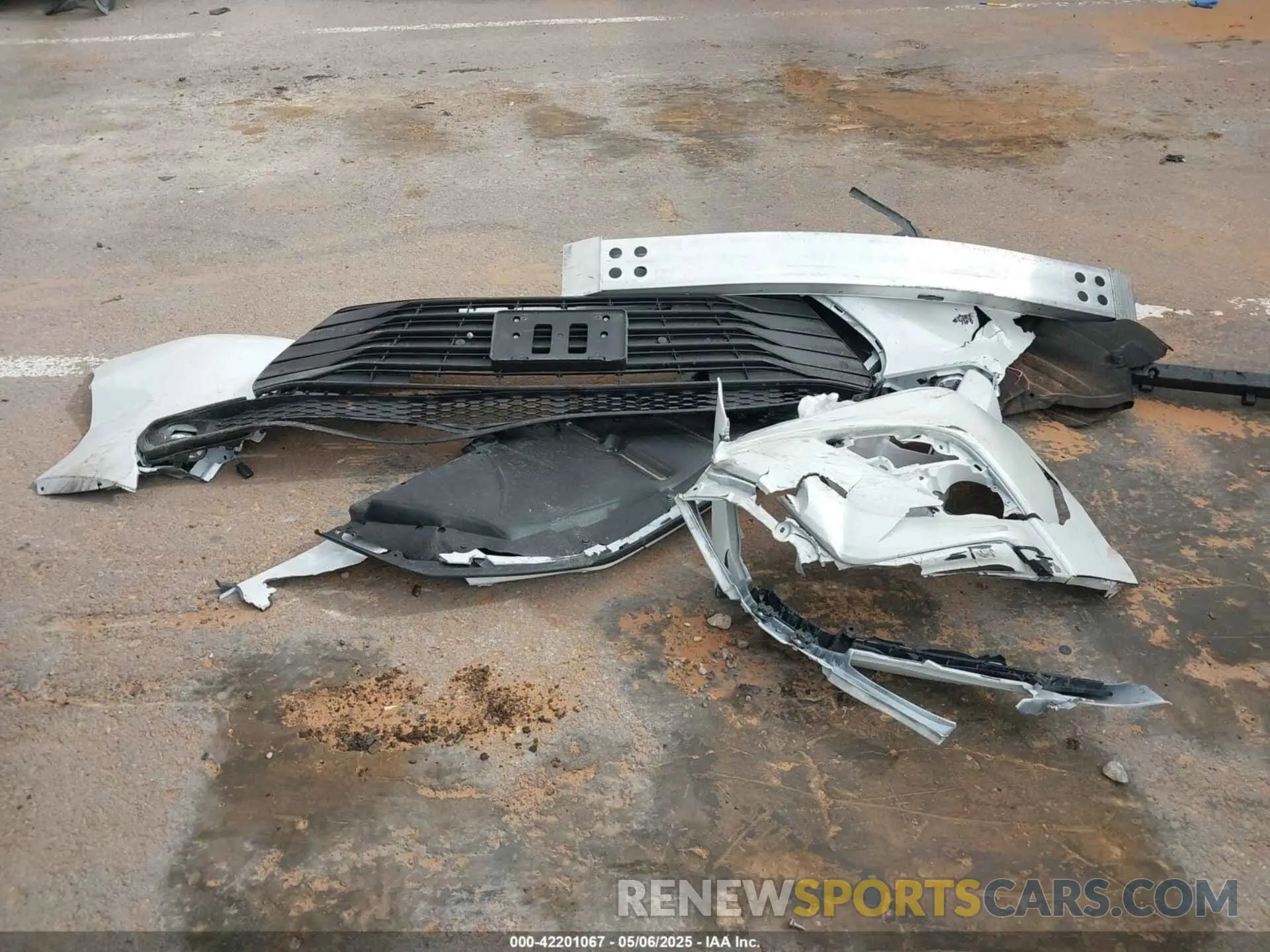 12 Photograph of a damaged car 5TDYRKEC2SS247902 TOYOTA SIENNA 2025