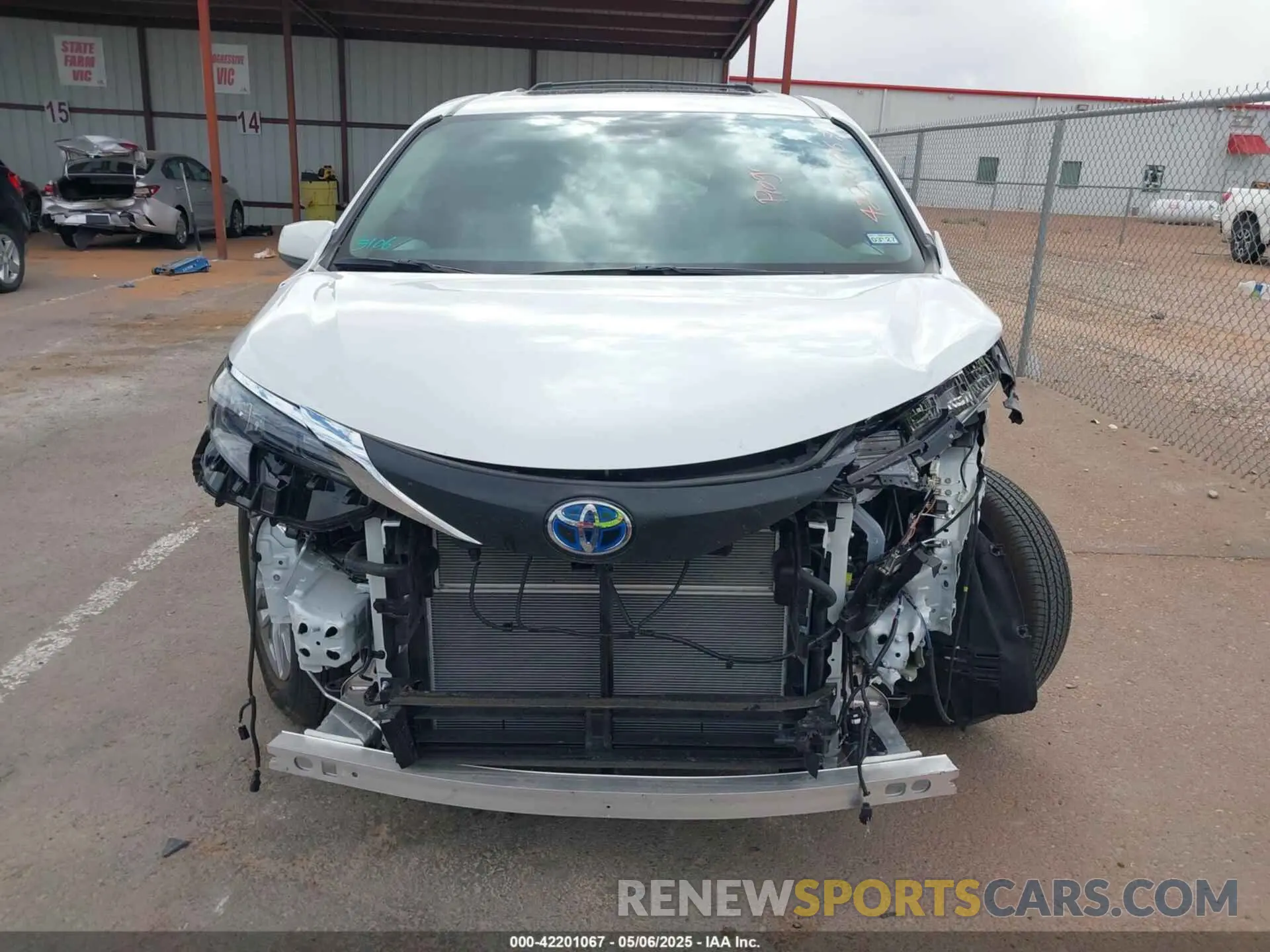 13 Photograph of a damaged car 5TDYRKEC2SS247902 TOYOTA SIENNA 2025