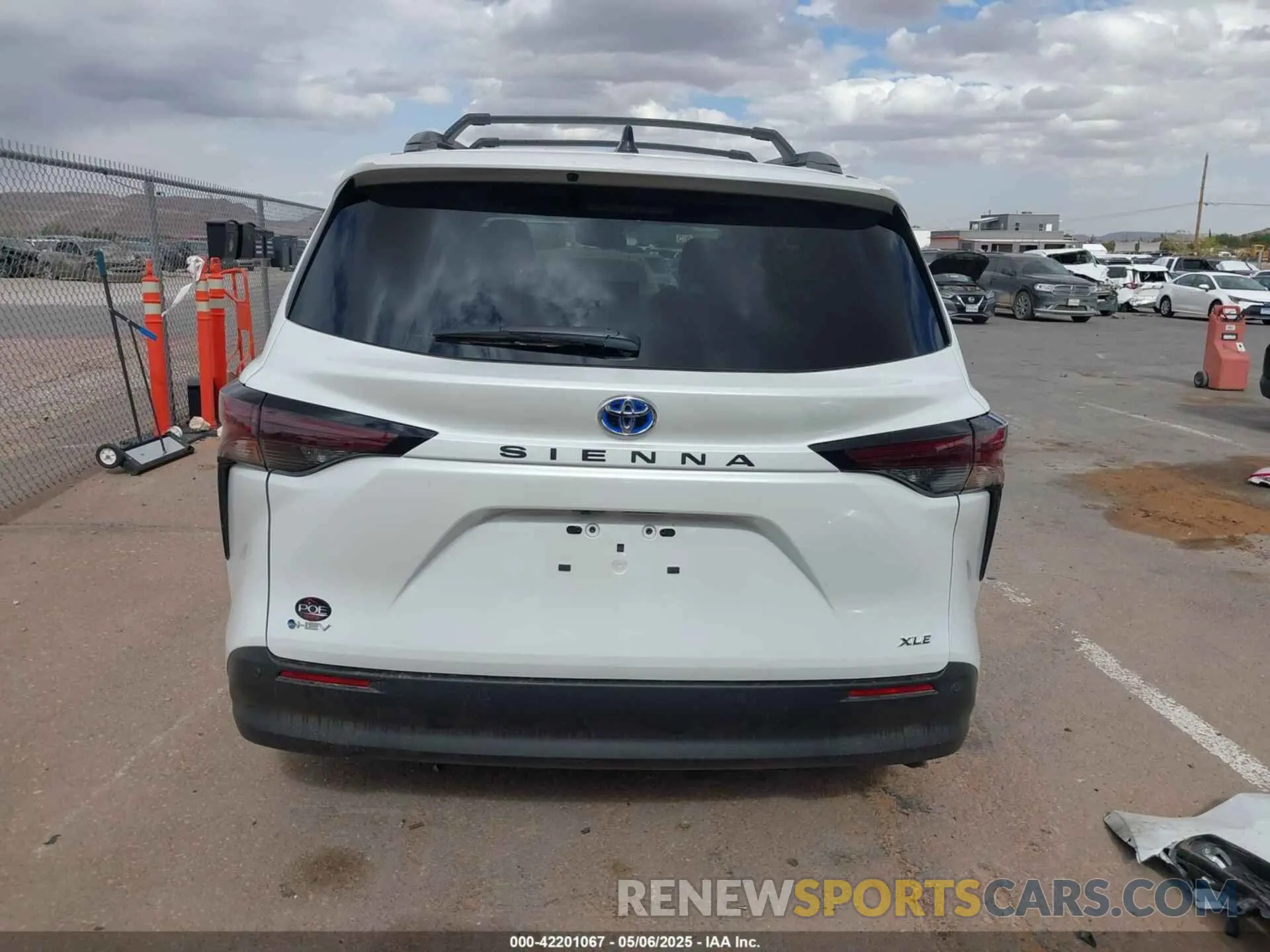 17 Photograph of a damaged car 5TDYRKEC2SS247902 TOYOTA SIENNA 2025