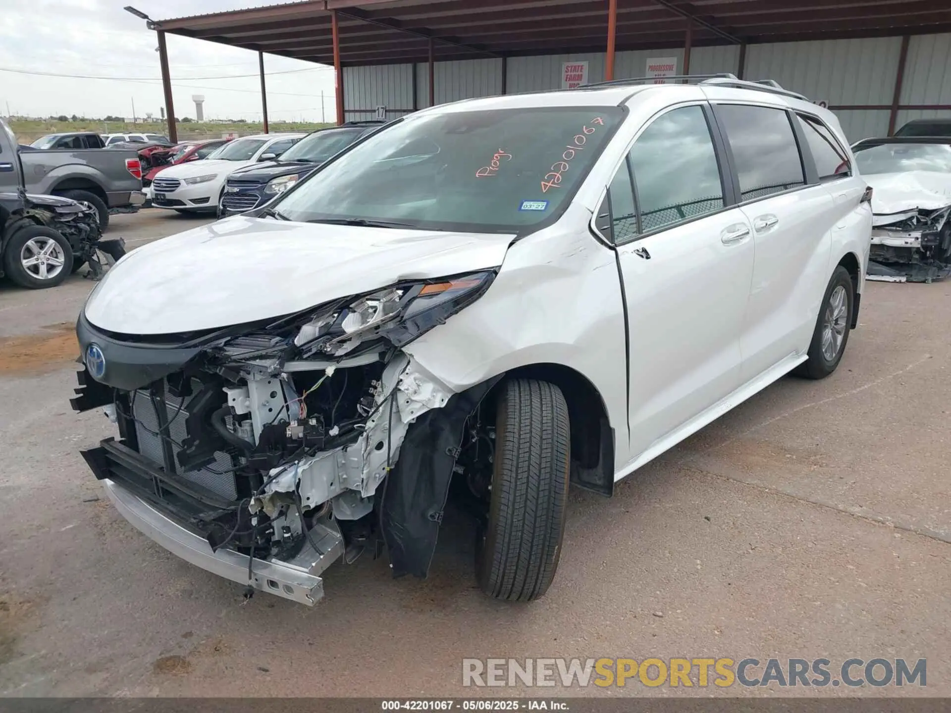 2 Photograph of a damaged car 5TDYRKEC2SS247902 TOYOTA SIENNA 2025