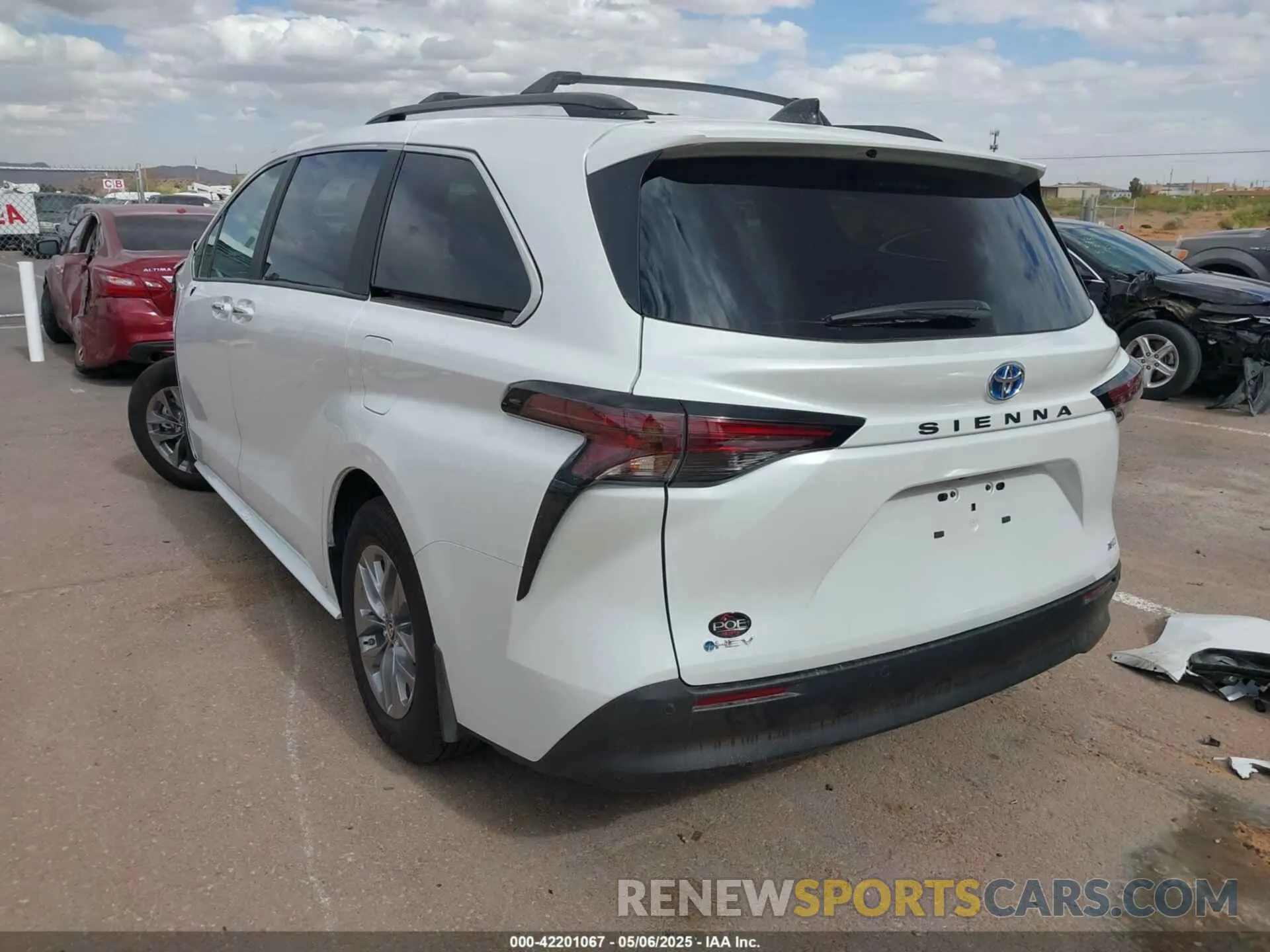 3 Photograph of a damaged car 5TDYRKEC2SS247902 TOYOTA SIENNA 2025