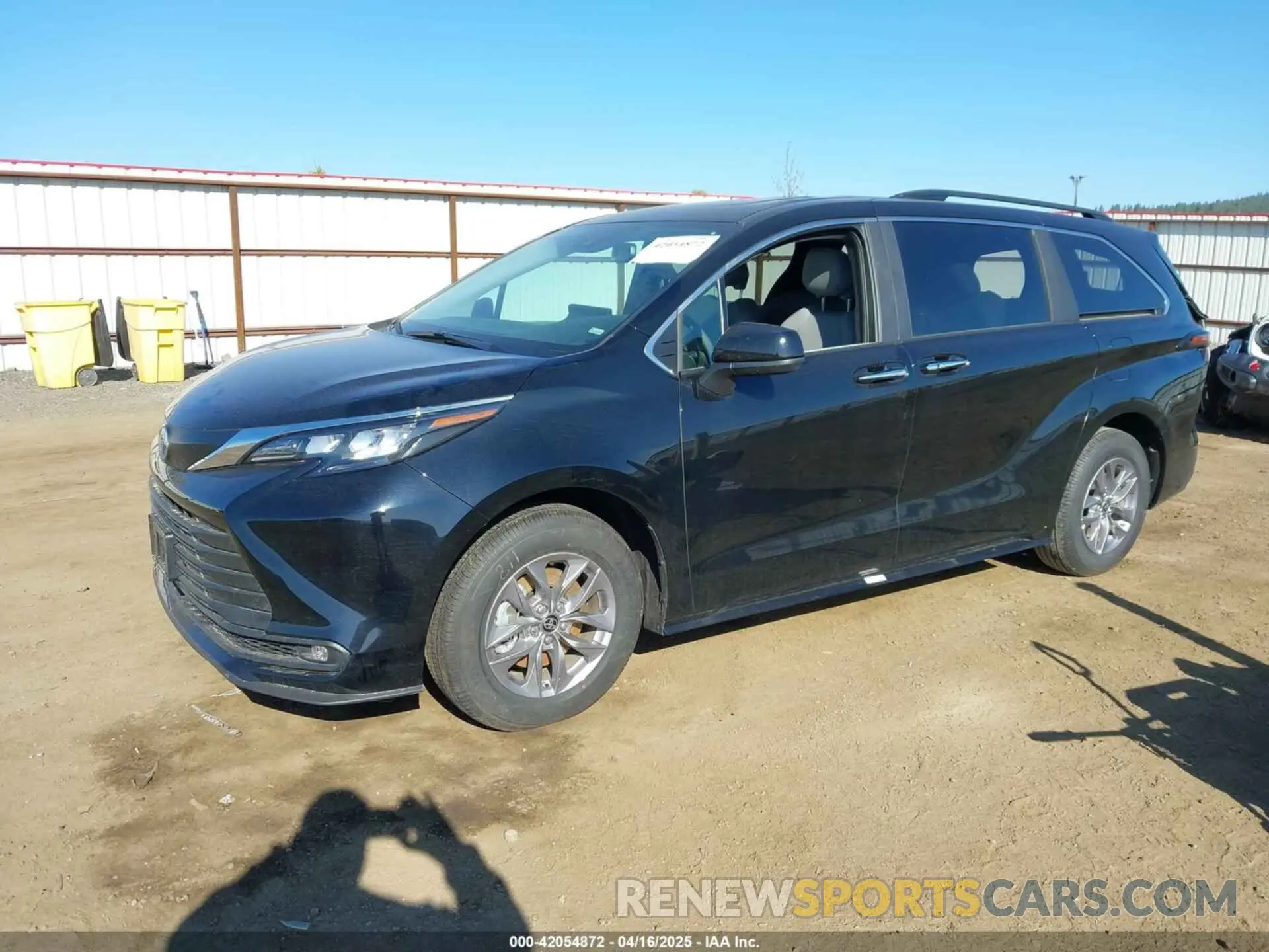 2 Photograph of a damaged car 5TDYRKEC3SS242899 TOYOTA SIENNA 2025
