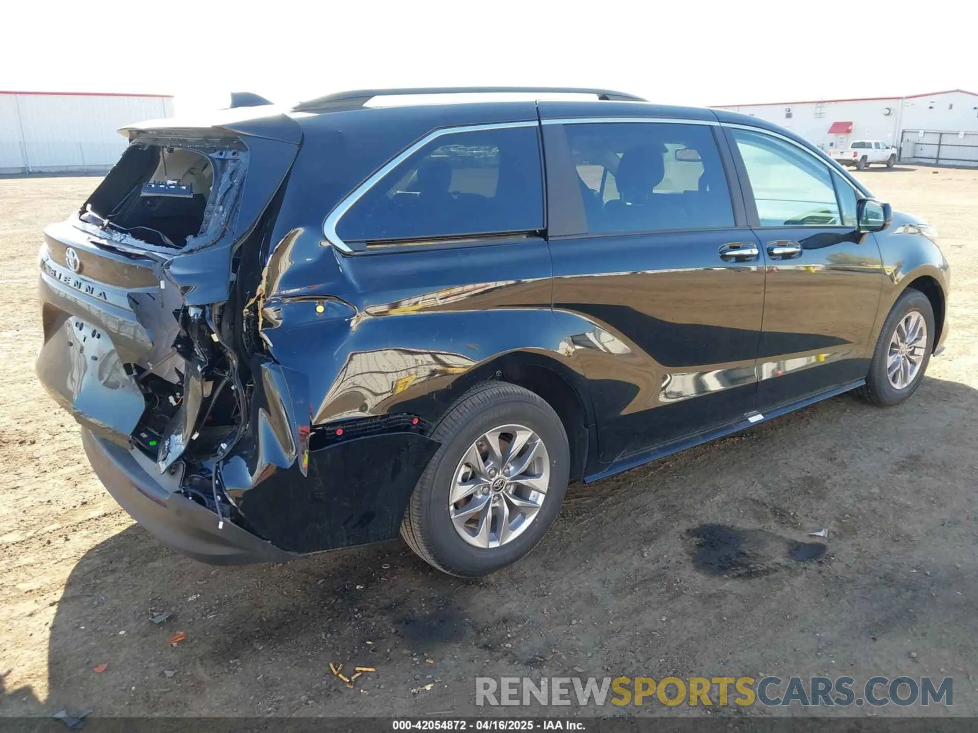4 Photograph of a damaged car 5TDYRKEC3SS242899 TOYOTA SIENNA 2025