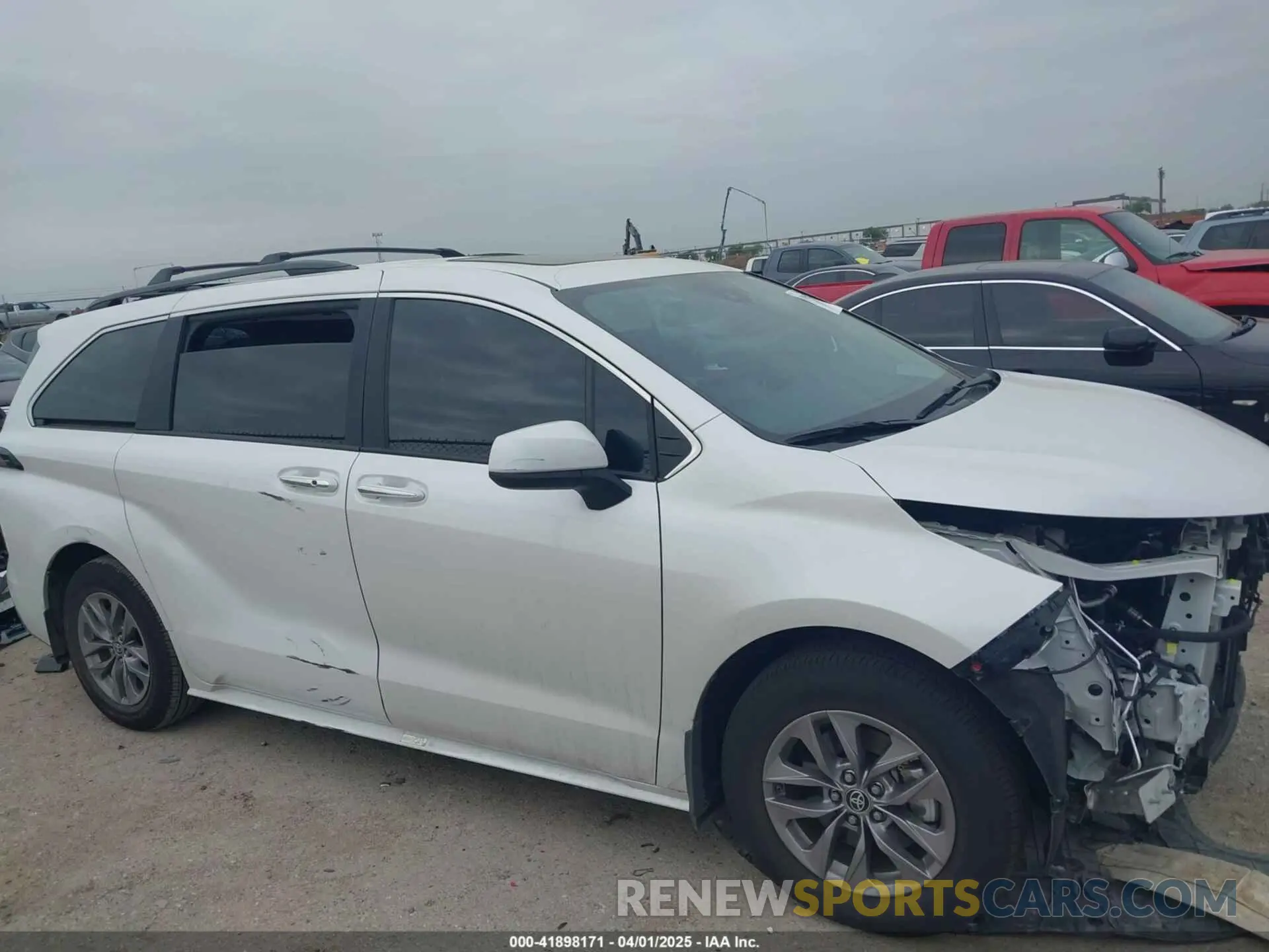14 Photograph of a damaged car 5TDYRKECXSS230300 TOYOTA SIENNA 2025