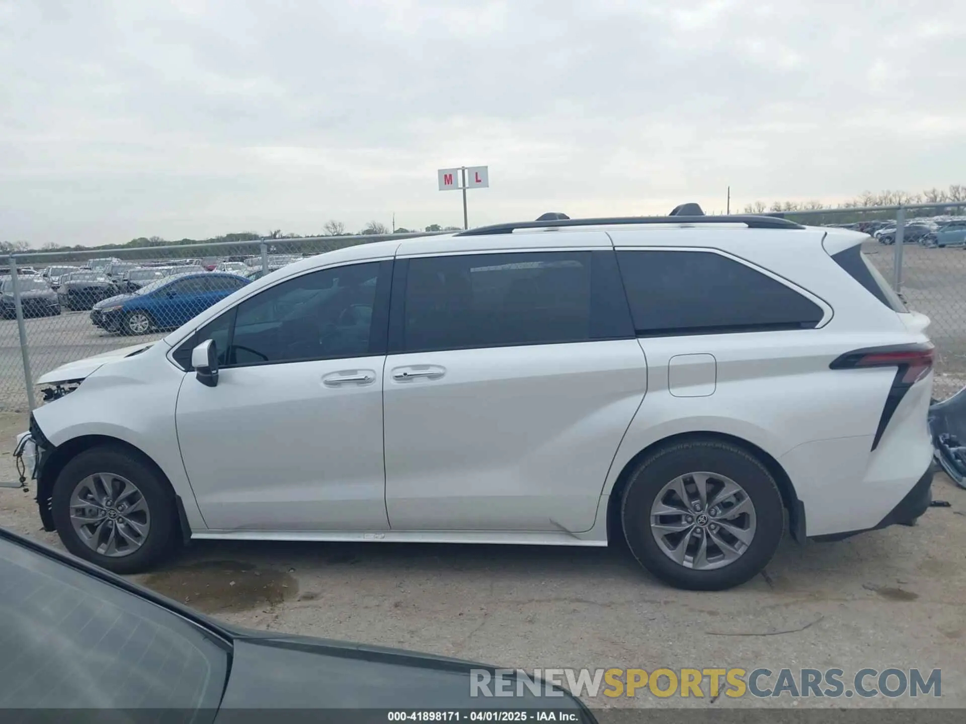 15 Photograph of a damaged car 5TDYRKECXSS230300 TOYOTA SIENNA 2025