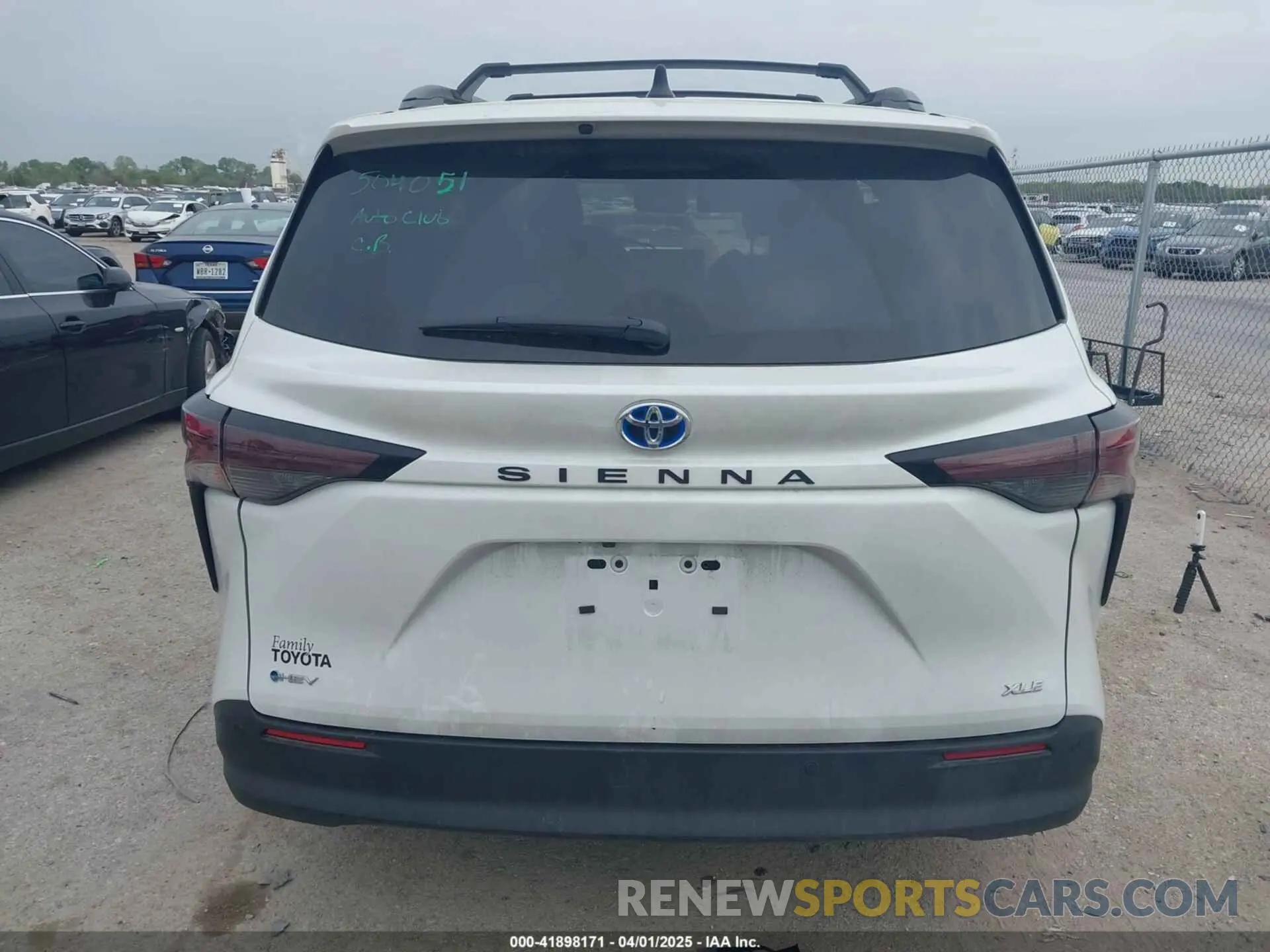 17 Photograph of a damaged car 5TDYRKECXSS230300 TOYOTA SIENNA 2025