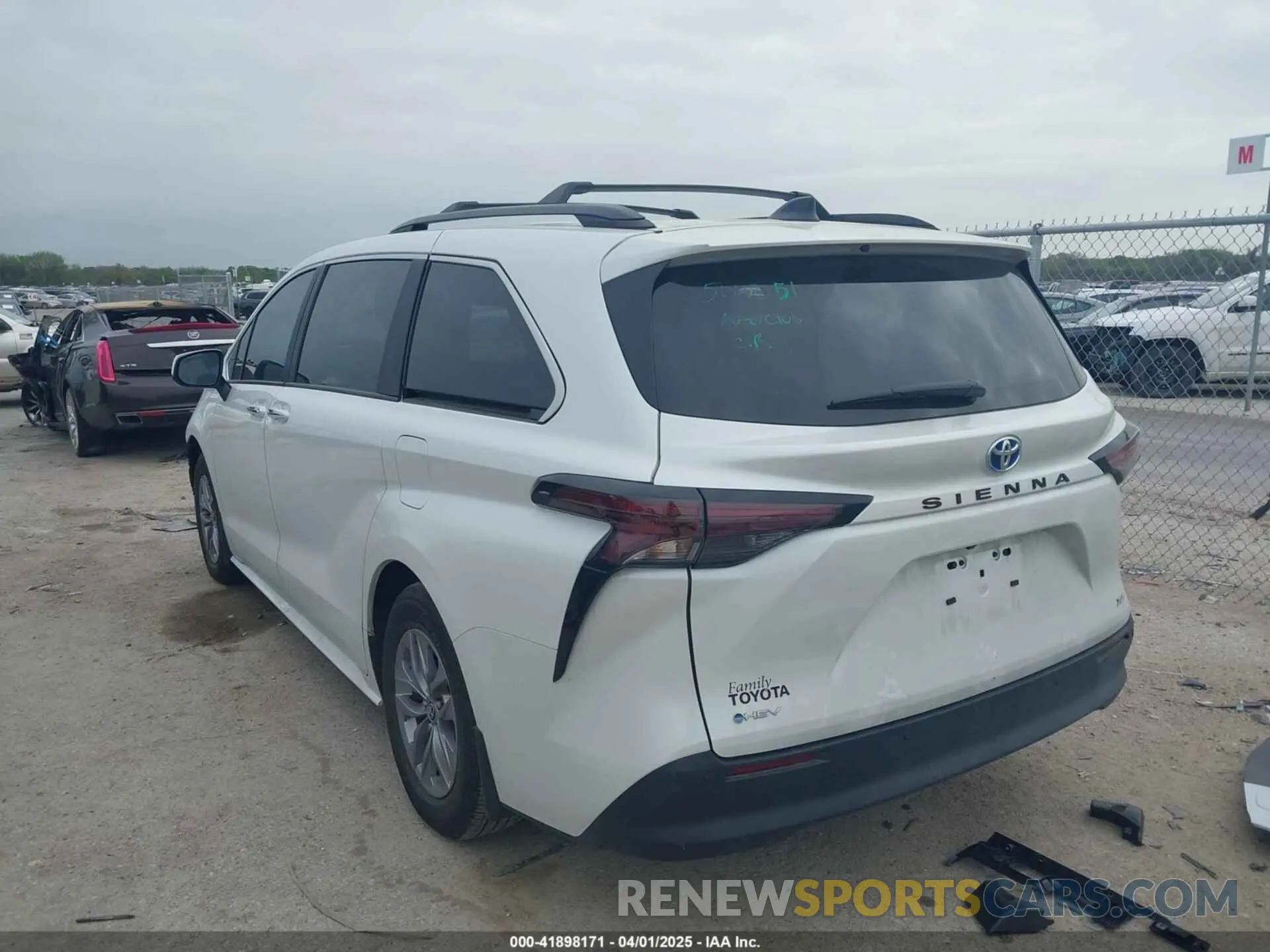 3 Photograph of a damaged car 5TDYRKECXSS230300 TOYOTA SIENNA 2025