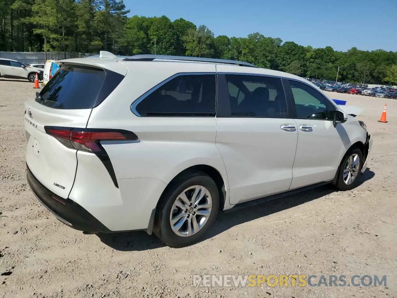 3 Photograph of a damaged car 5TDZRKEC9SS226758 TOYOTA SIENNA 2025