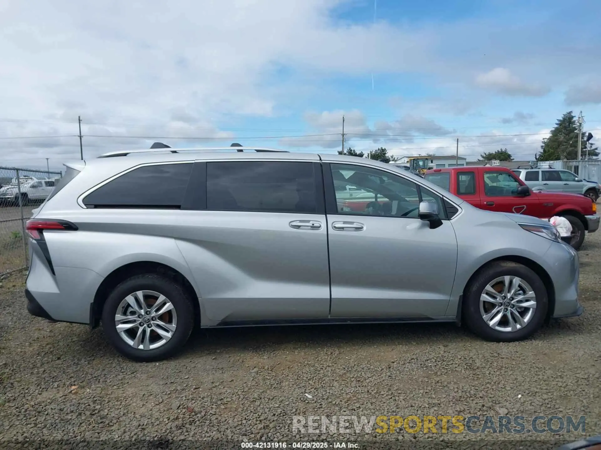 13 Photograph of a damaged car 5TDZRKEC9SS234407 TOYOTA SIENNA 2025