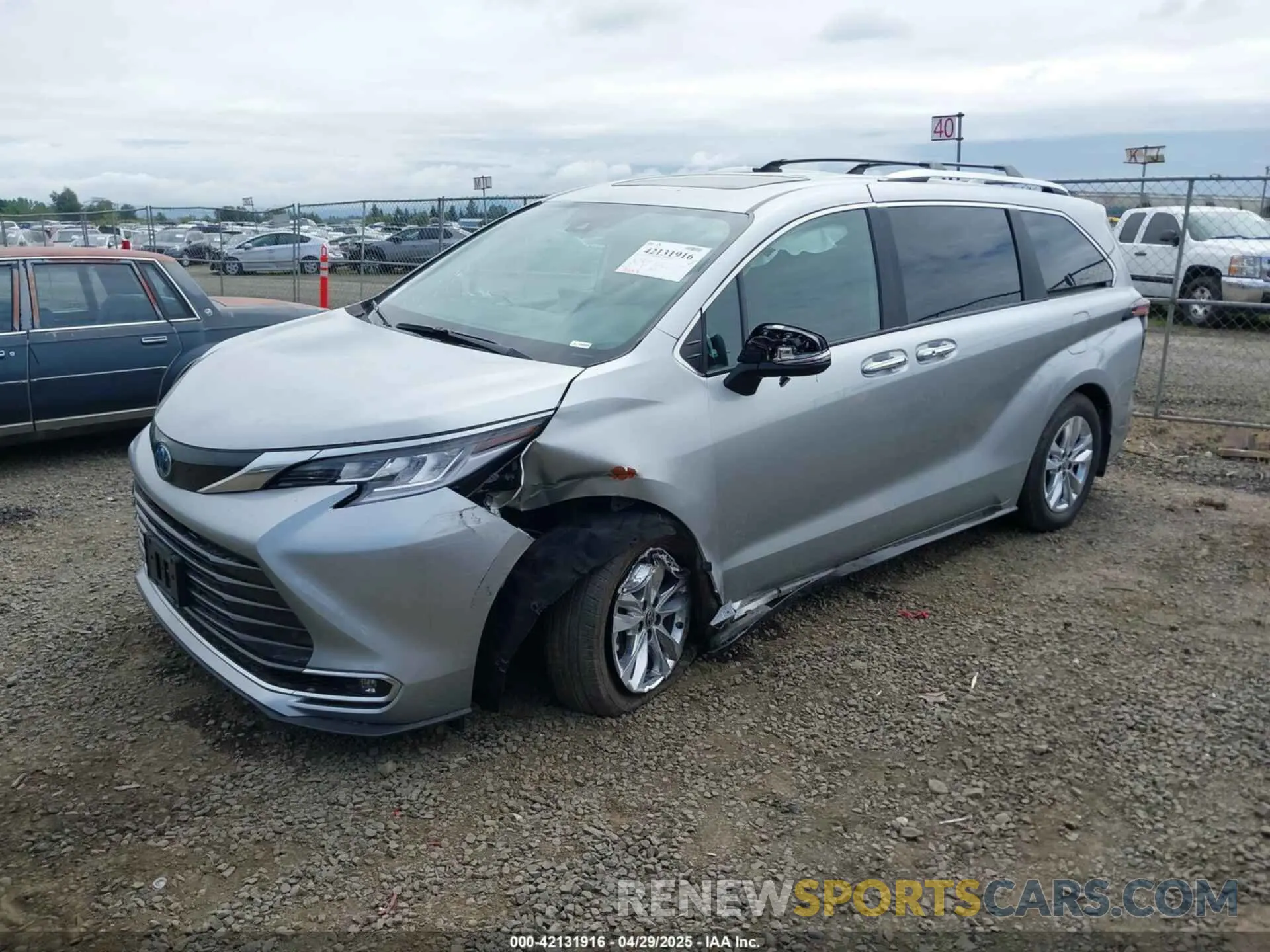 2 Photograph of a damaged car 5TDZRKEC9SS234407 TOYOTA SIENNA 2025