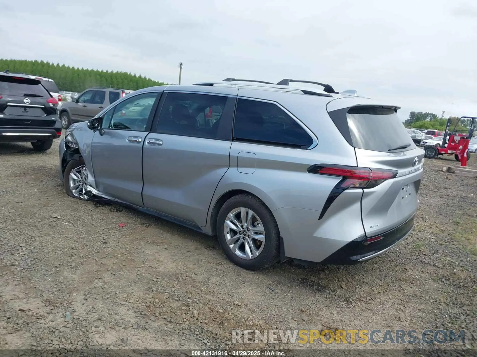 3 Photograph of a damaged car 5TDZRKEC9SS234407 TOYOTA SIENNA 2025