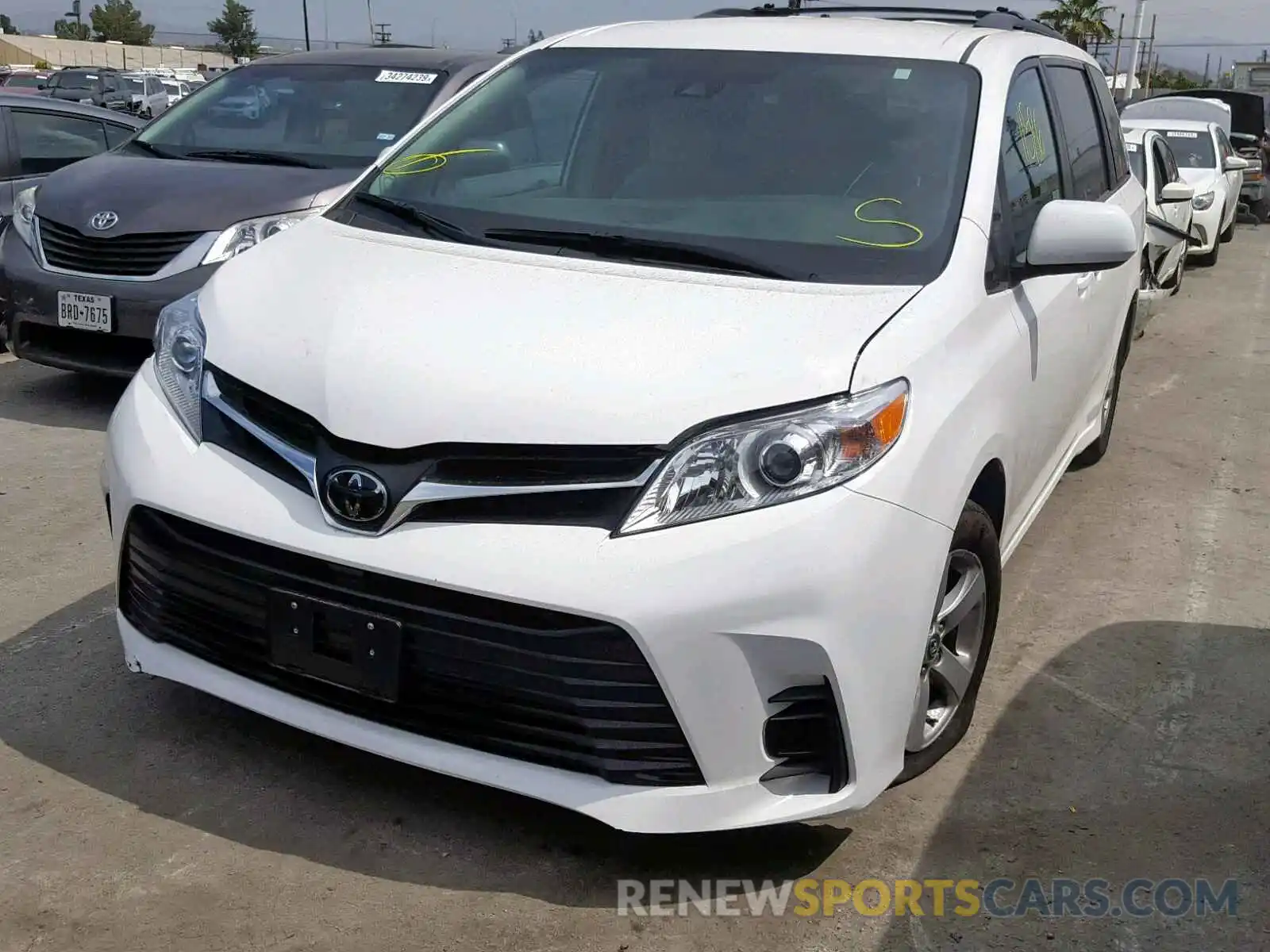 2 Photograph of a damaged car 5TDKZ3DC8KS989217 TOYOTA SIENNA LE 2019