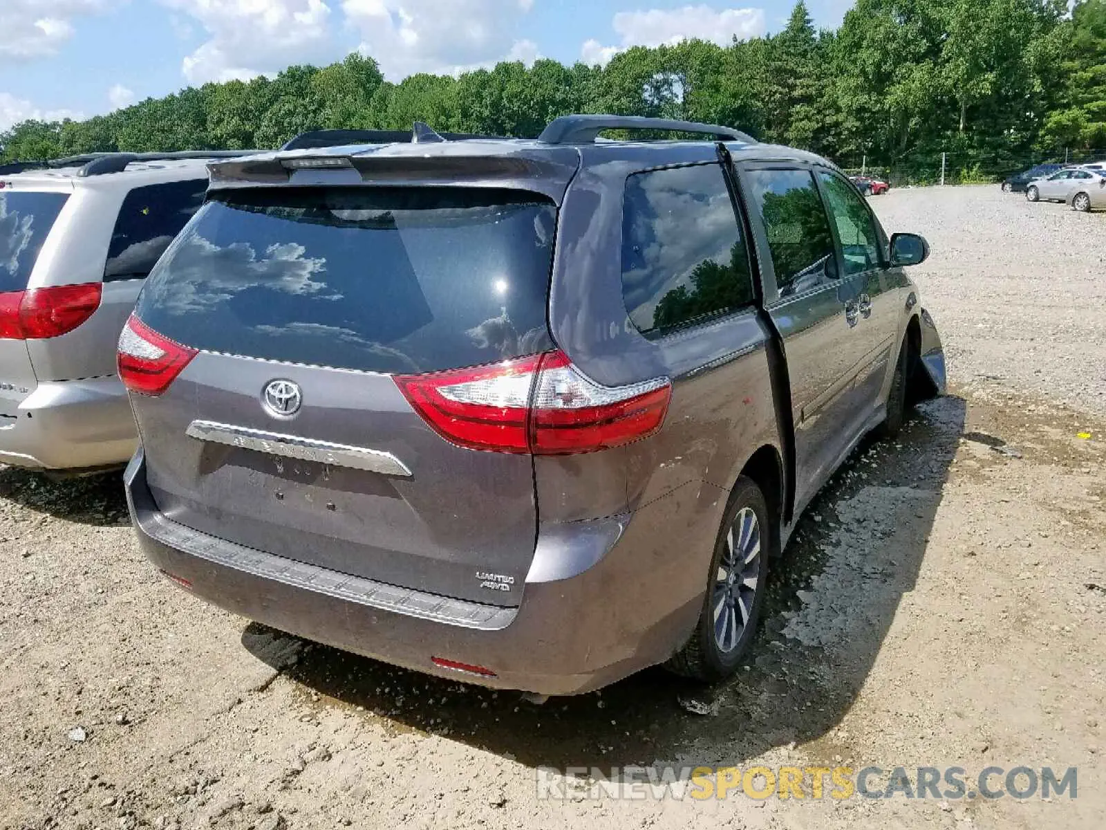 4 Photograph of a damaged car 5TDDZ3DC9KS223005 TOYOTA SIENNA LIM 2019