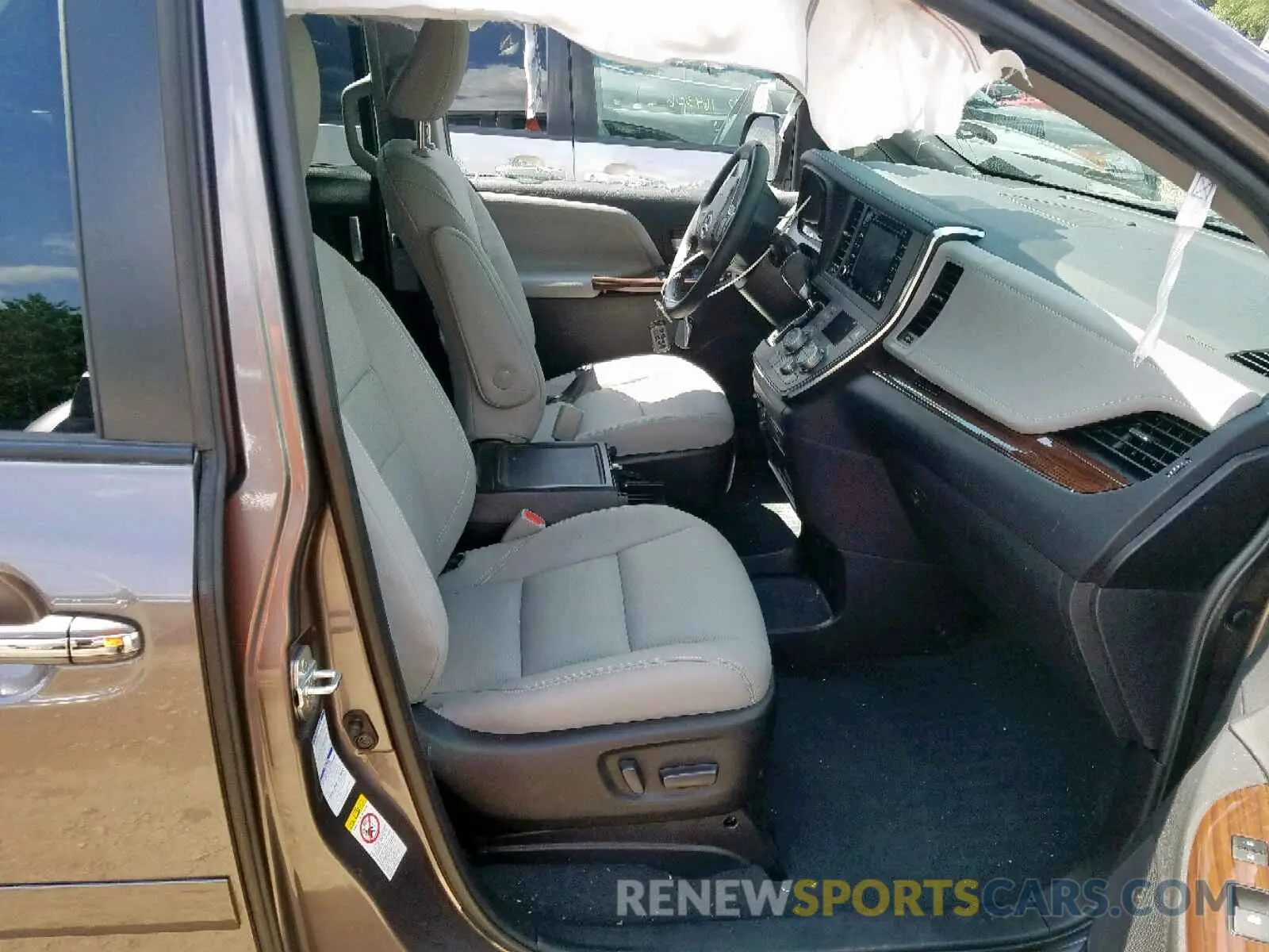 5 Photograph of a damaged car 5TDDZ3DC9KS223005 TOYOTA SIENNA LIM 2019