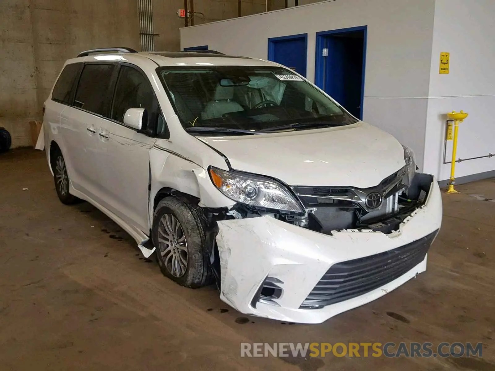 1 Photograph of a damaged car 5TDYZ3DC3KS979611 TOYOTA SIENNA LIM 2019