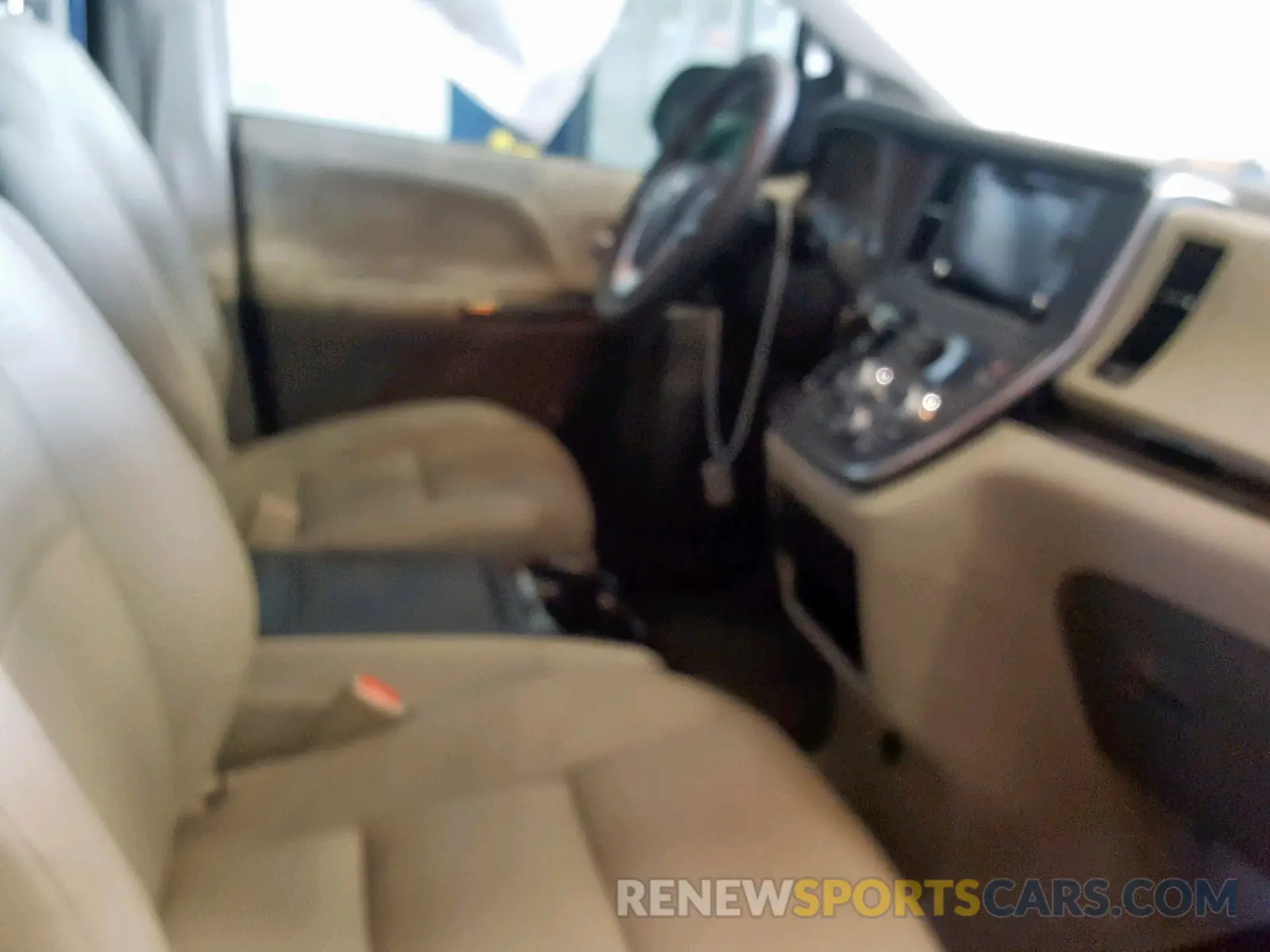 5 Photograph of a damaged car 5TDYZ3DC3KS979611 TOYOTA SIENNA LIM 2019