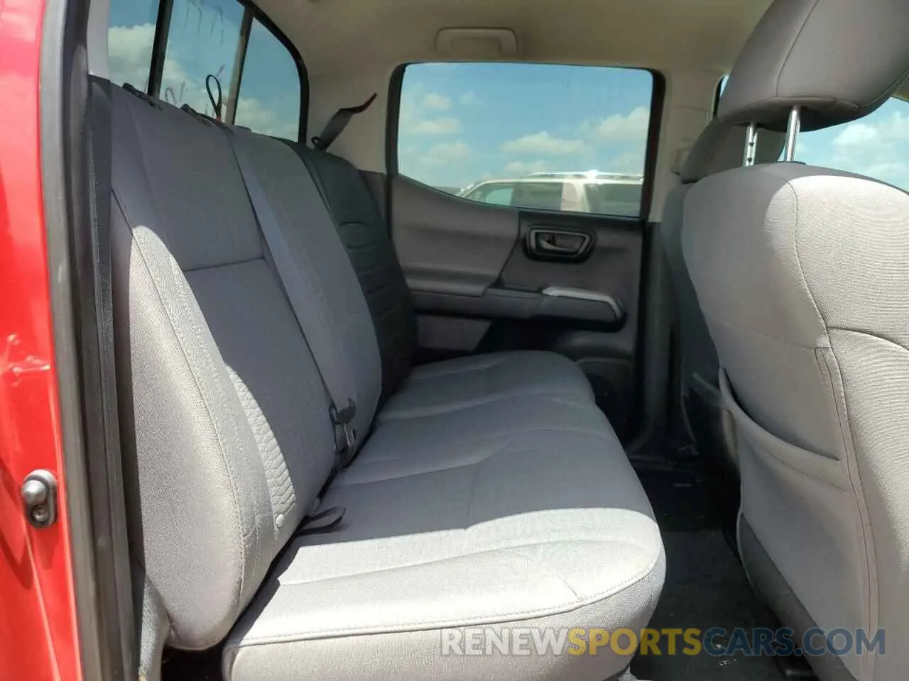 10 Photograph of a damaged car 3TMAZ5CN0KM088952 TOYOTA TACOMA 2019