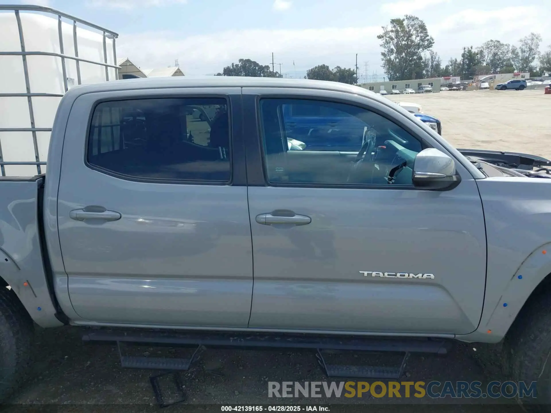 14 Photograph of a damaged car 3TMAZ5CN0KM089437 TOYOTA TACOMA 2019