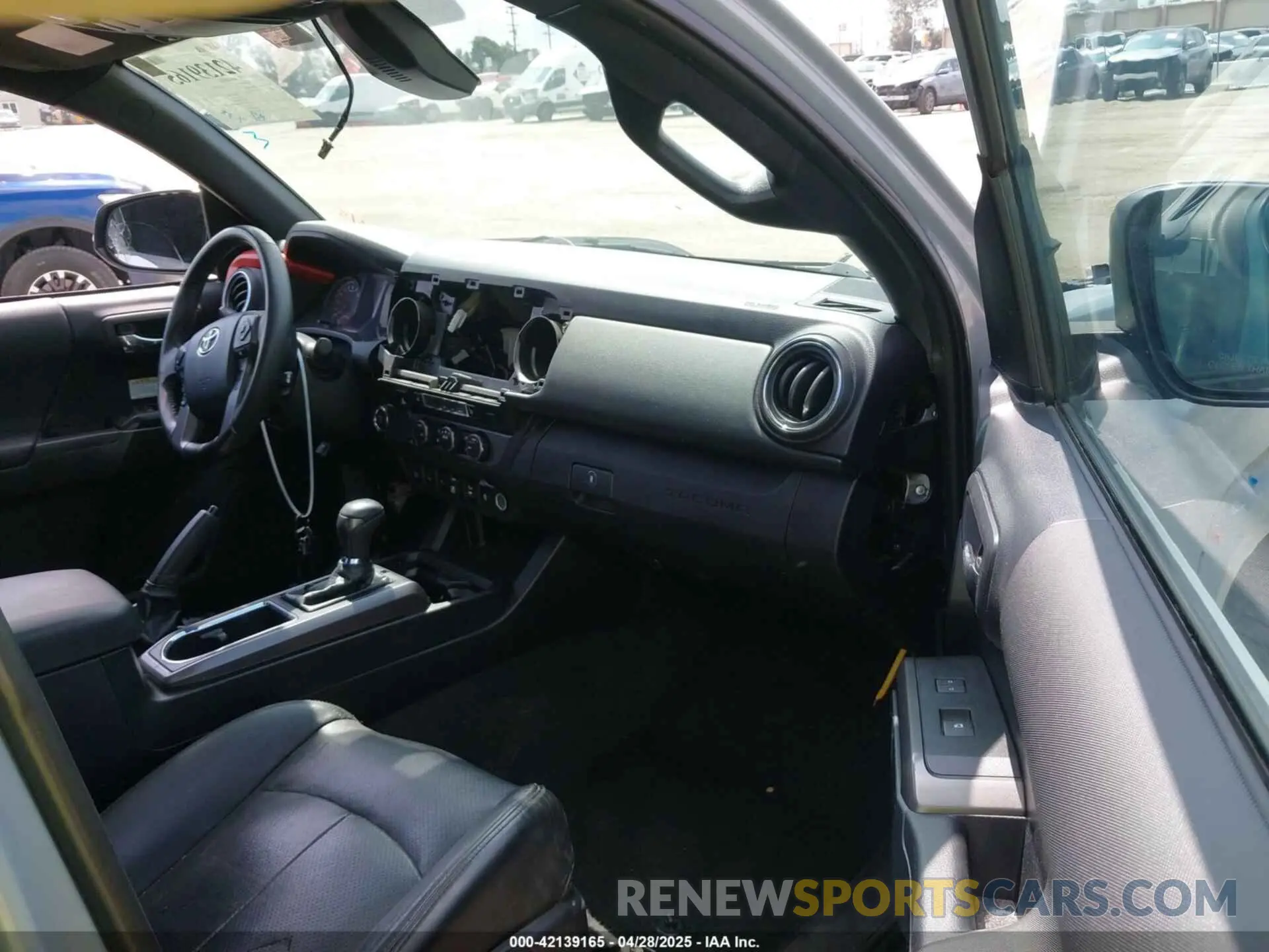 5 Photograph of a damaged car 3TMAZ5CN0KM089437 TOYOTA TACOMA 2019