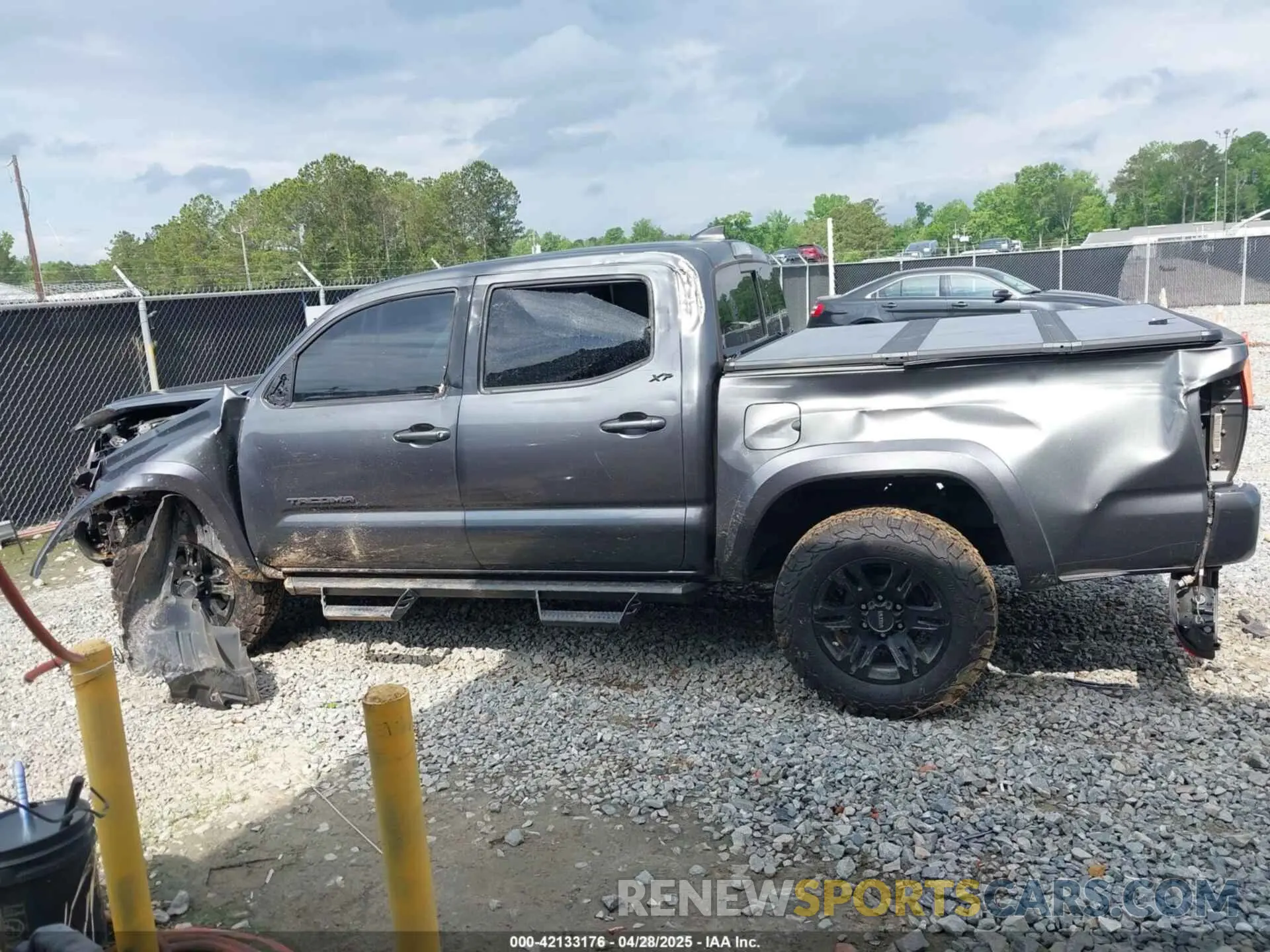 14 Photograph of a damaged car 3TMAZ5CN0KM094427 TOYOTA TACOMA 2019