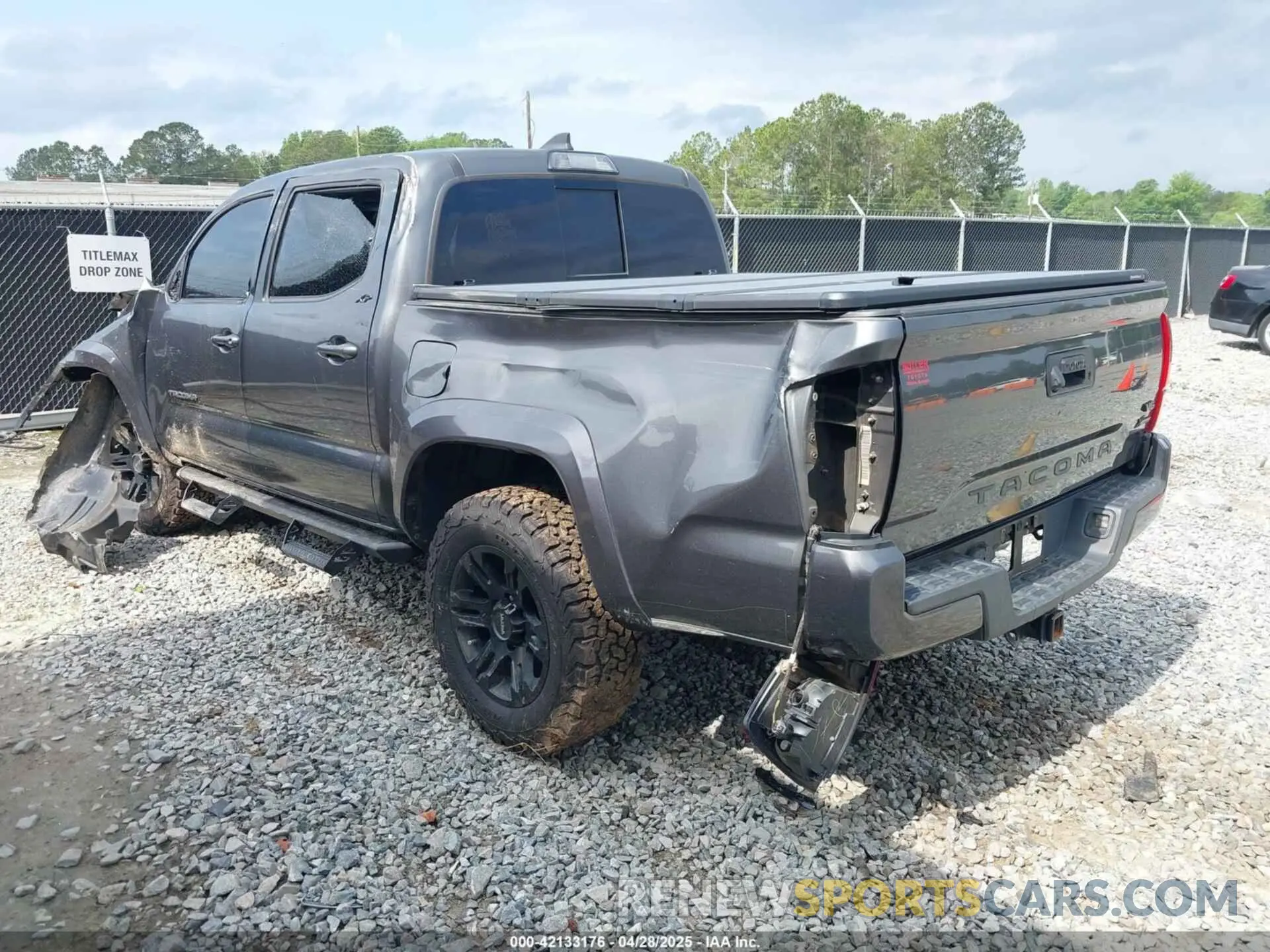 3 Photograph of a damaged car 3TMAZ5CN0KM094427 TOYOTA TACOMA 2019